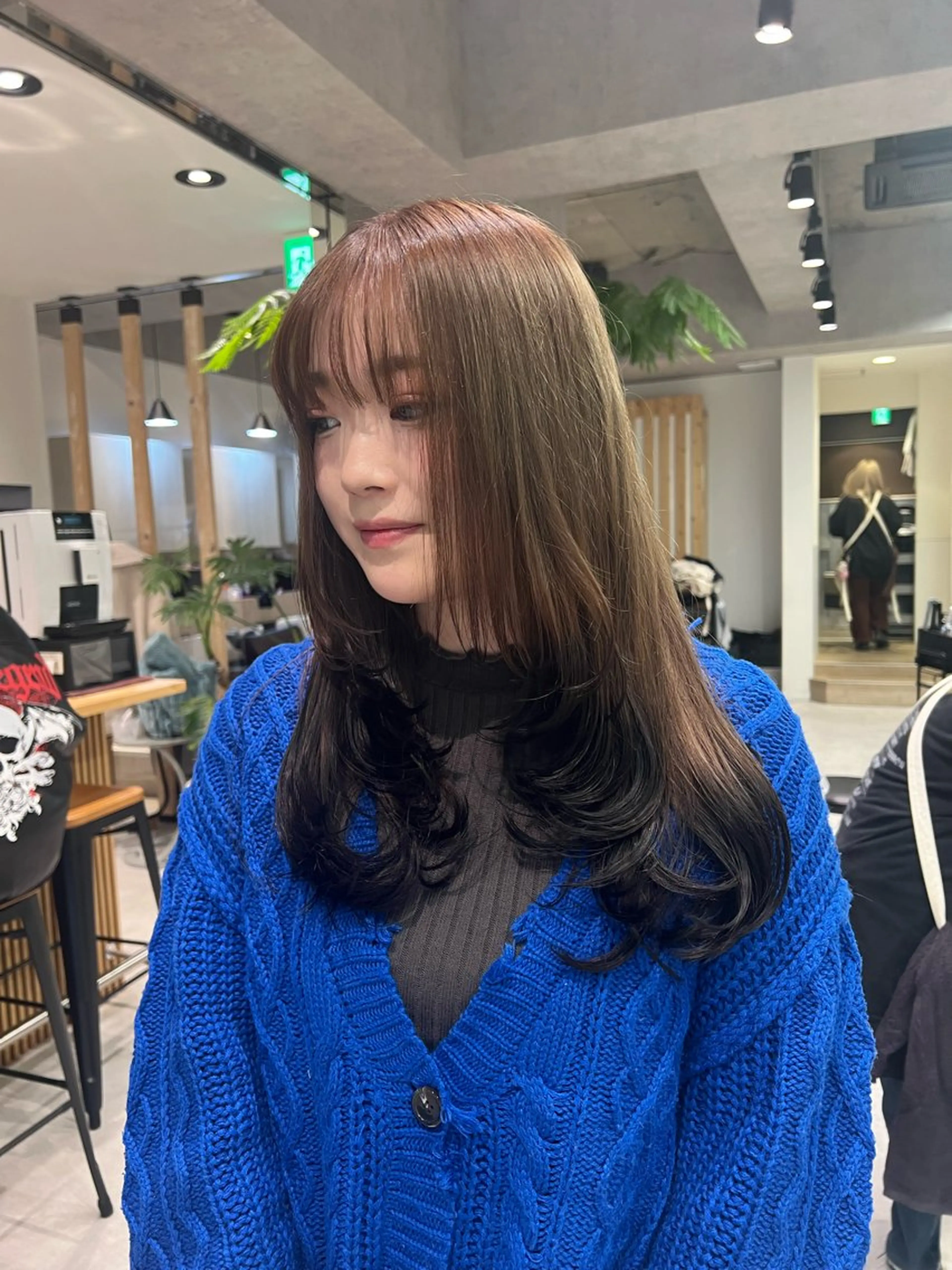 セミロング カラー ダブルカラーブリーチ 髪質改善　縮毛矯正のヘアスタイル