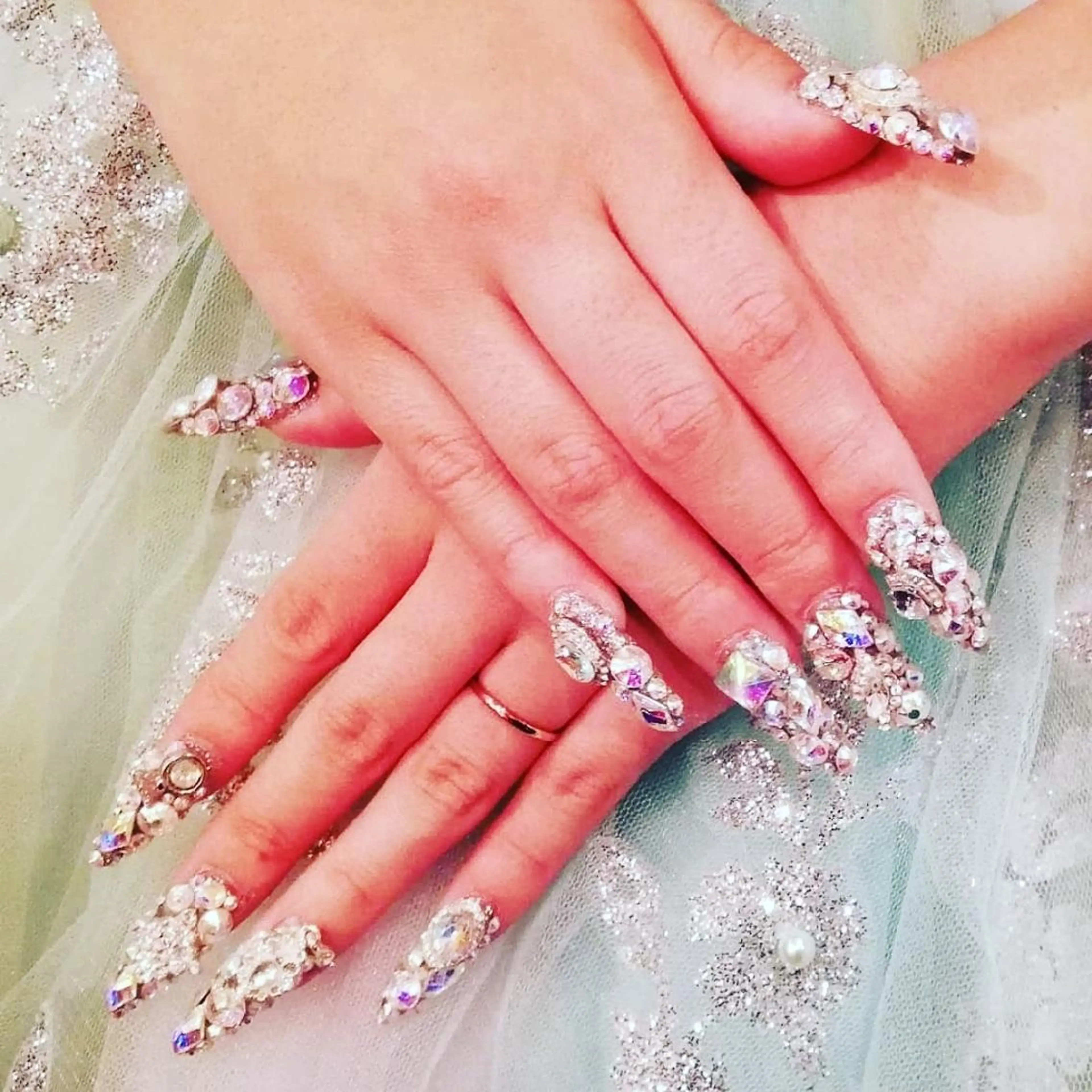 ネイル ストーンネイル ブライダルネイル ハンドネイル Nail Salon macherieのネイルデザイン