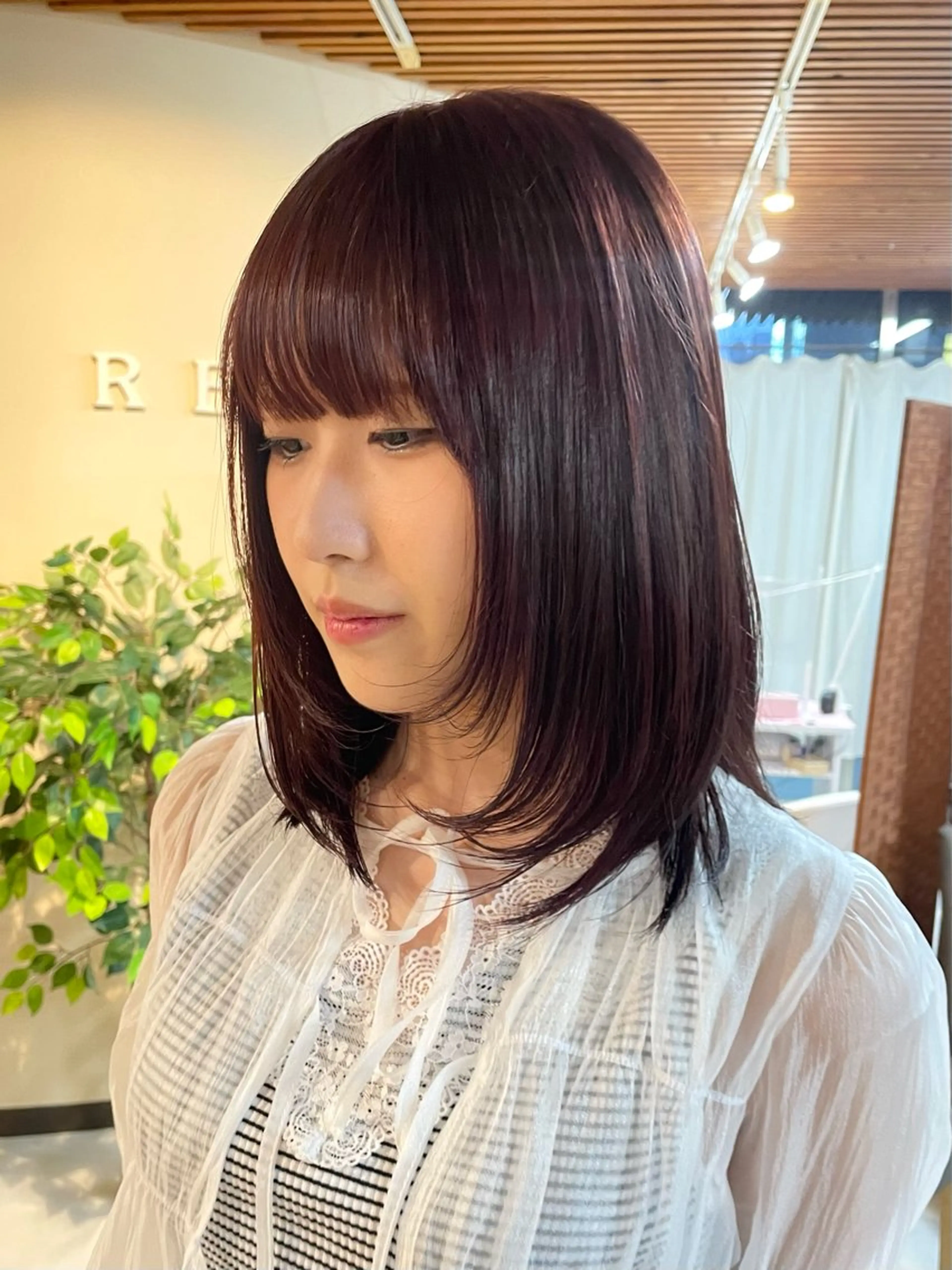 ミディアム レッドブラウン カット ヘアカラー 宮本 いぶきのヘアスタイル