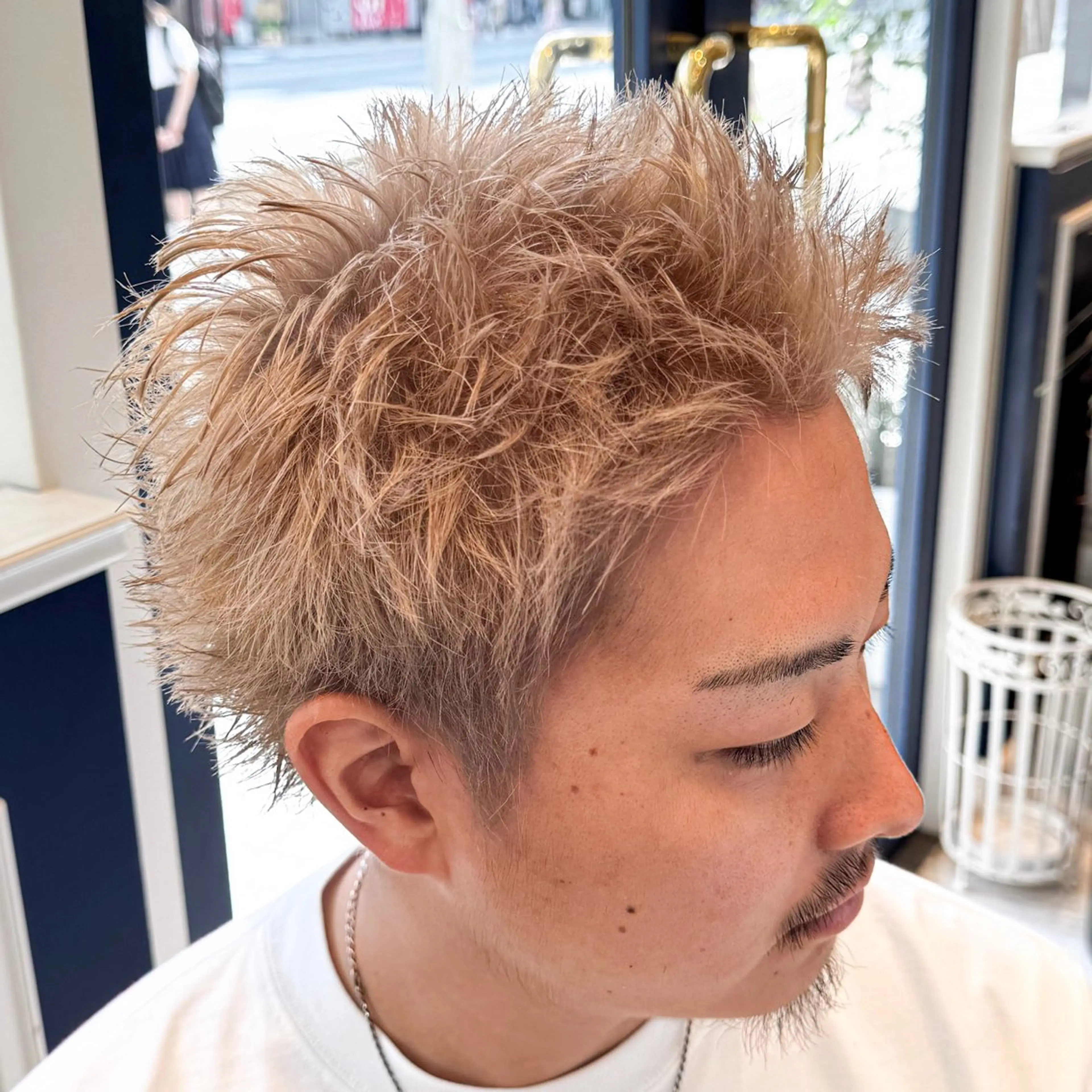 ショート カラー メンズ スパイキーショート ベージュカラー ショートヘア ヘアカラー 吉田 新平のヘアスタイル