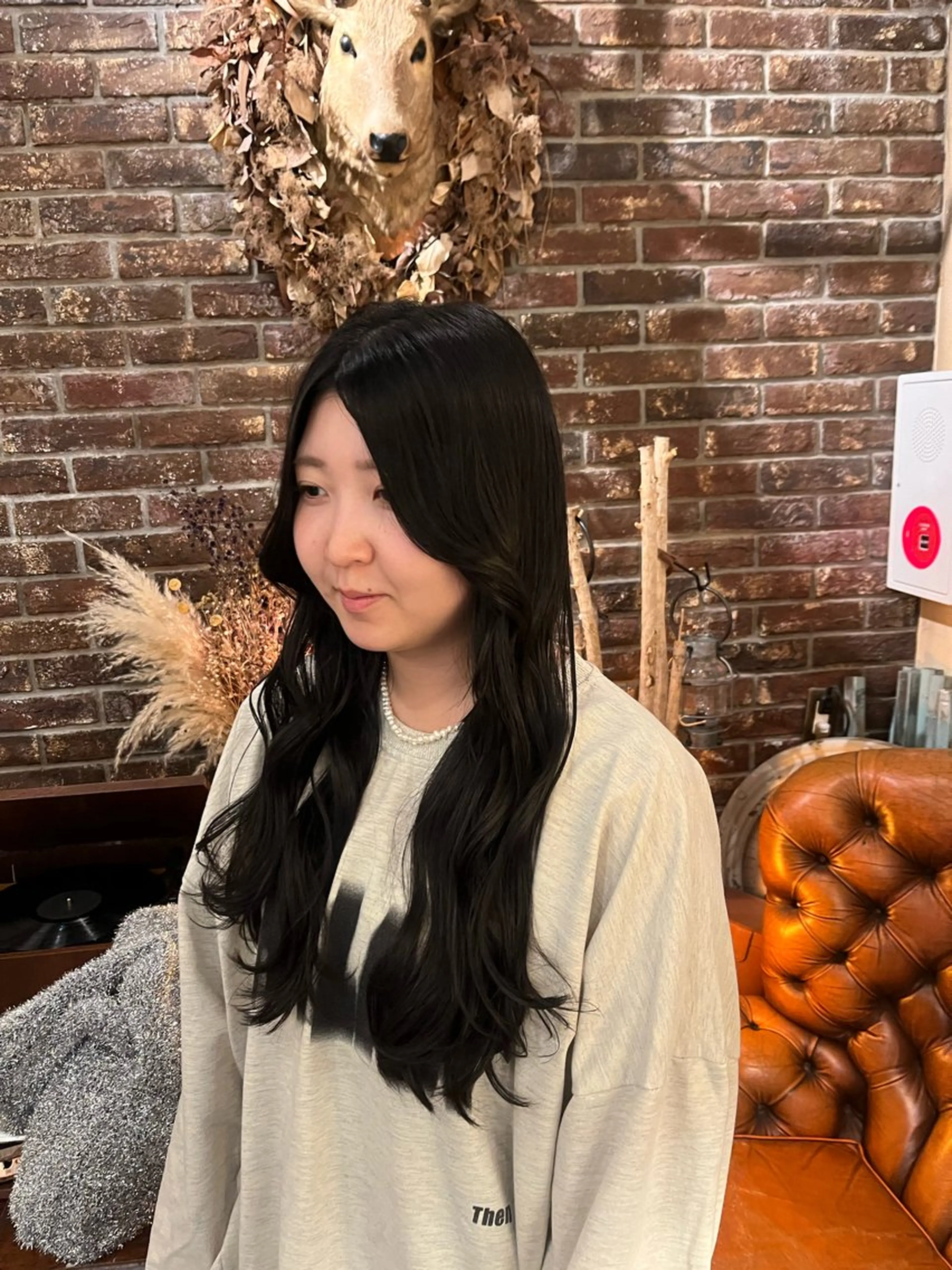 ロング カラー 透明感カラー グレージュ カット ヘアカラー トリートメント ヘッドスパ 抜け感パーマ/ 顔まわり/緒方椋のヘアスタイル