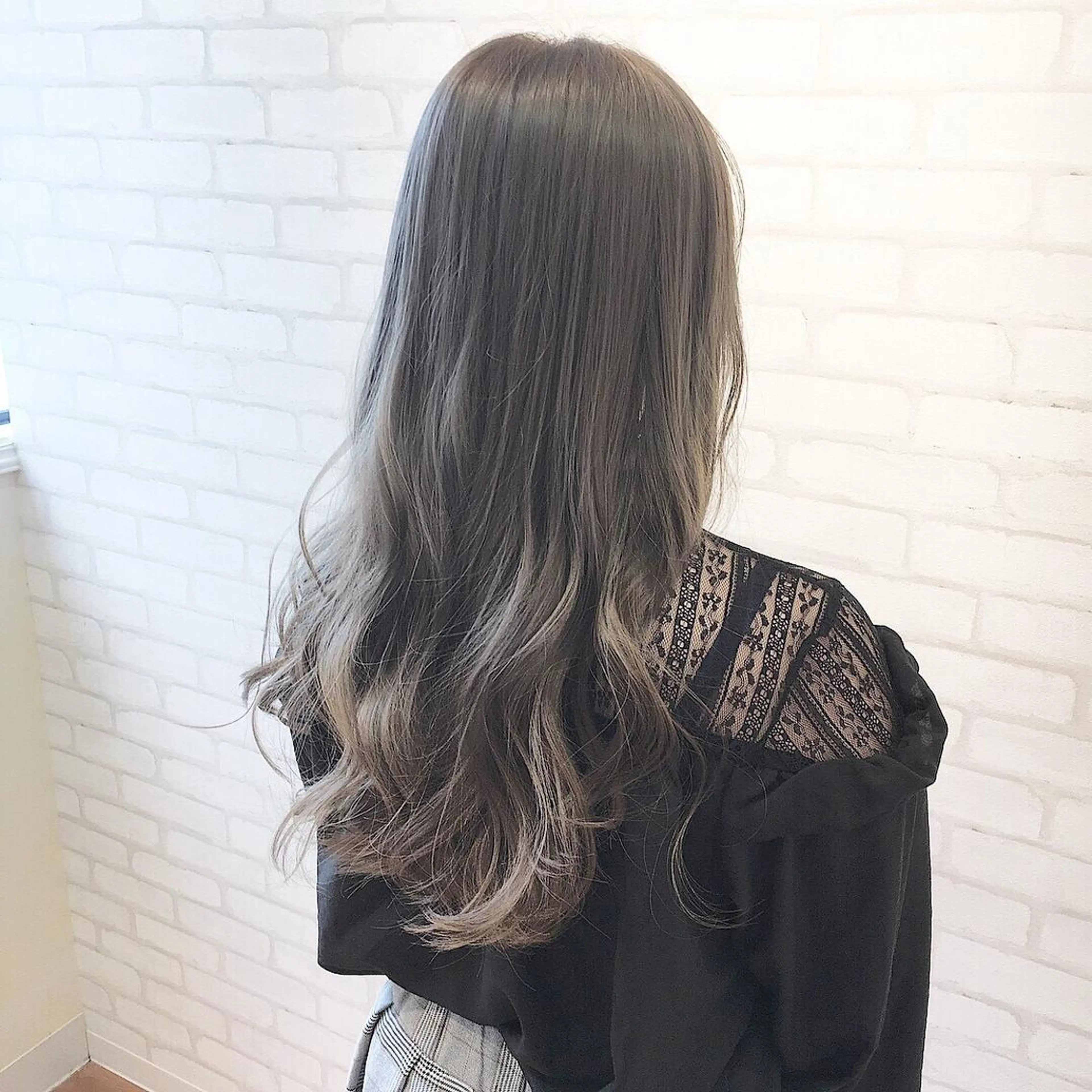 ロング ミヤザキ タクトのヘアスタイル