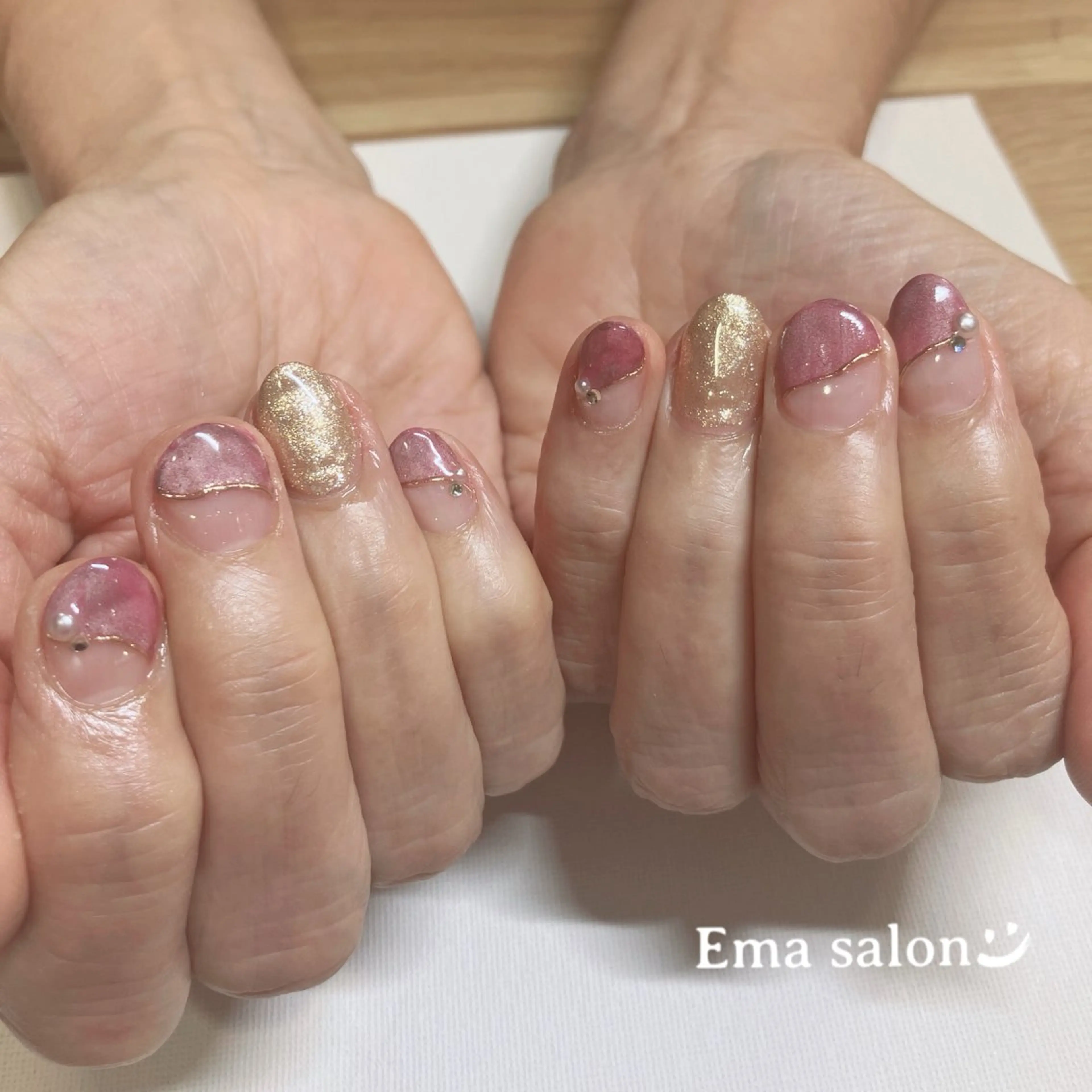 ネイル マグネットネイル ミラーネイル ピンク ハンドネイル Ema salon satomiのネイルデザイン