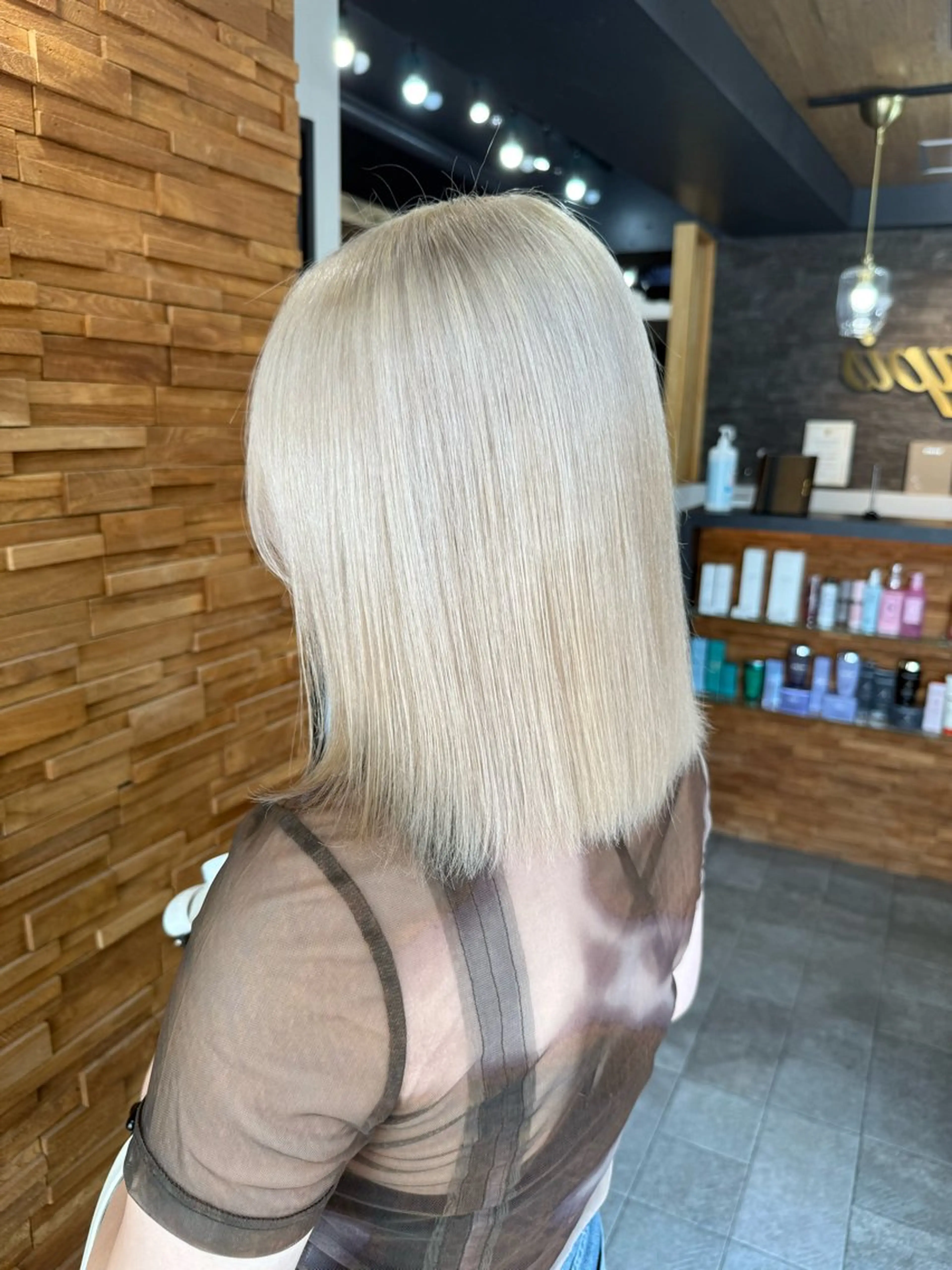 ミディアム カット ヘアカラー lapis  Rie シールエクハイトーンのヘアスタイル