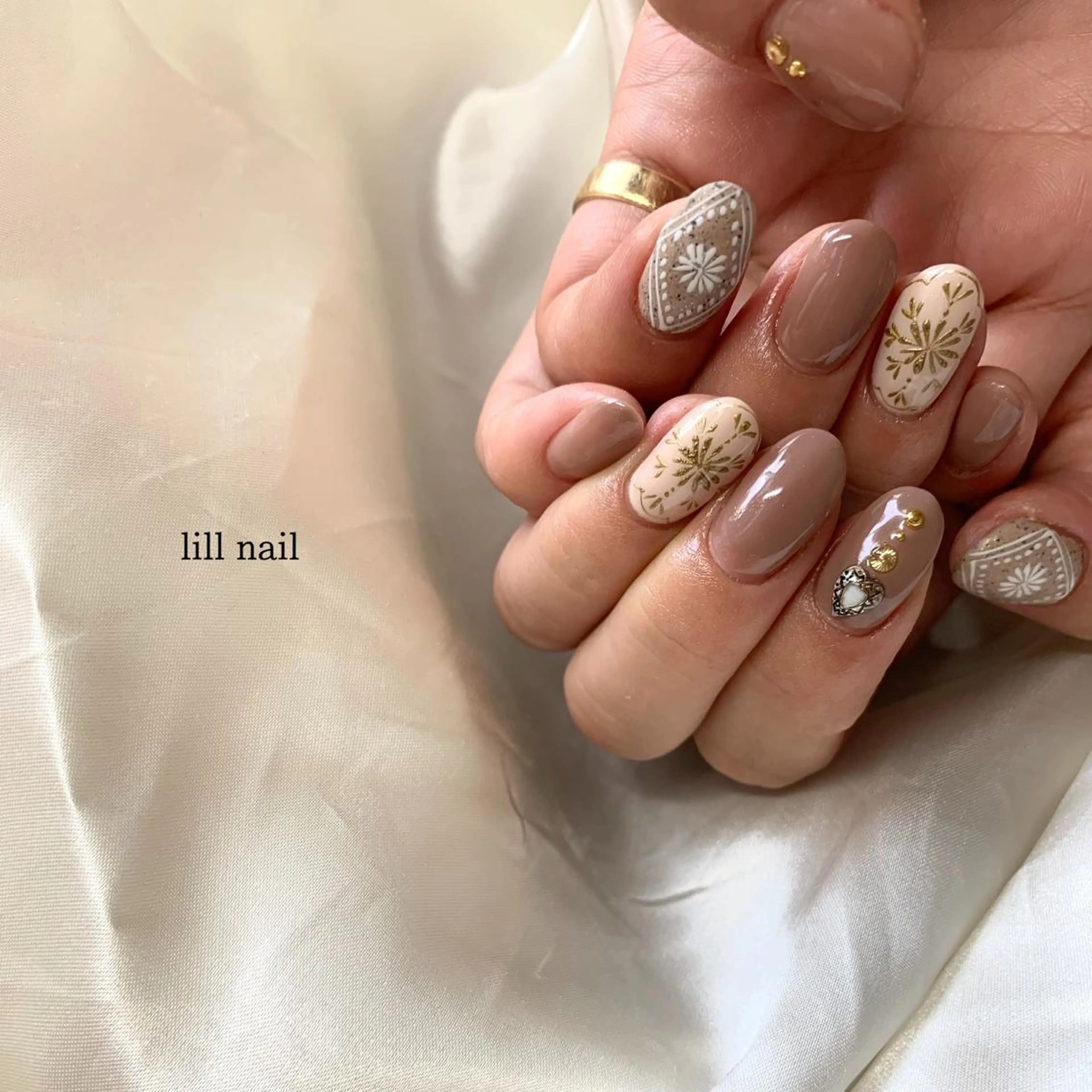 ミディアム pllia beautyのネイルデザイン