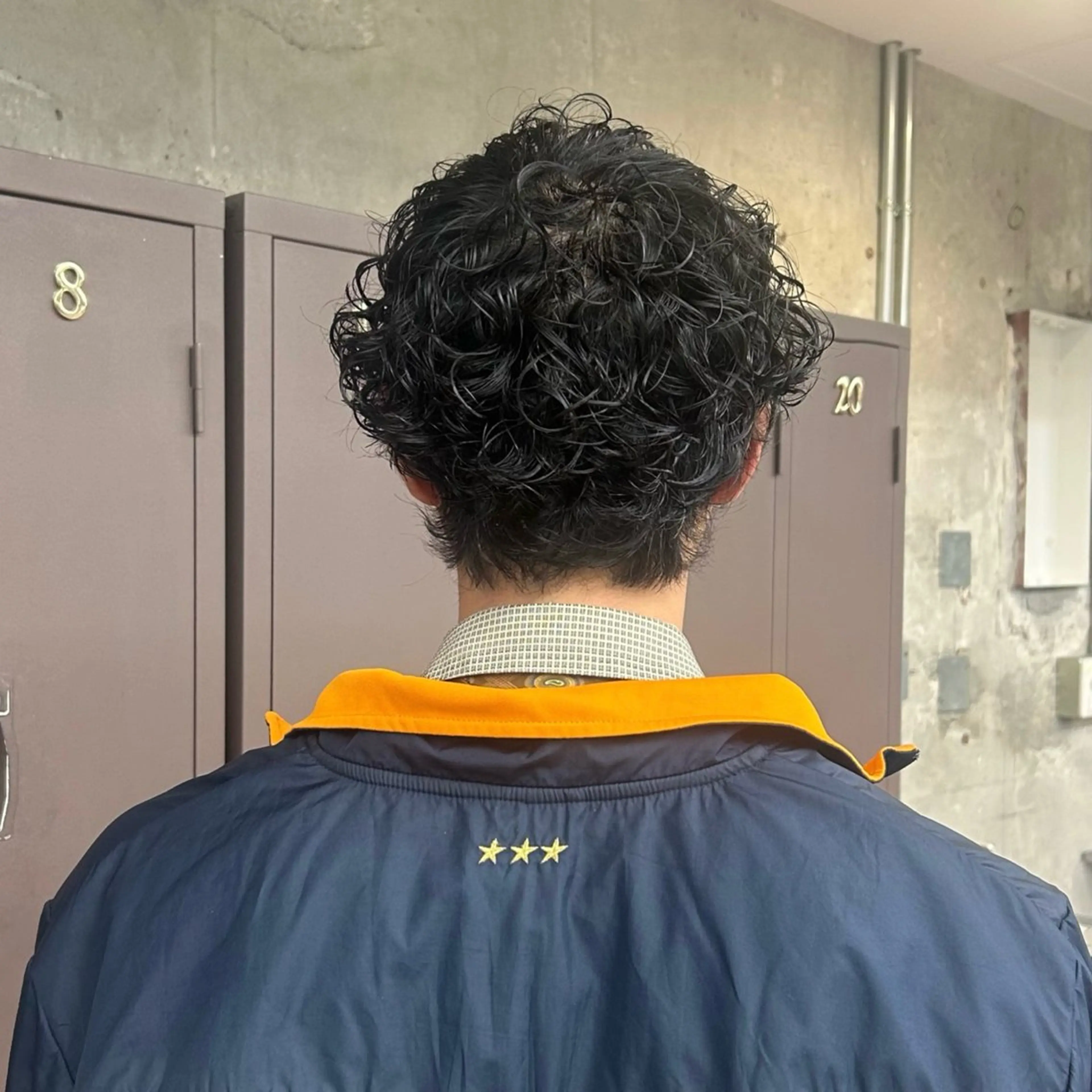 ショート パーマ メンズ メンズパーマ プードルパーマ プードルパーマ カット パーマ 大本 ブリーチ/ストレートのヘアスタイル