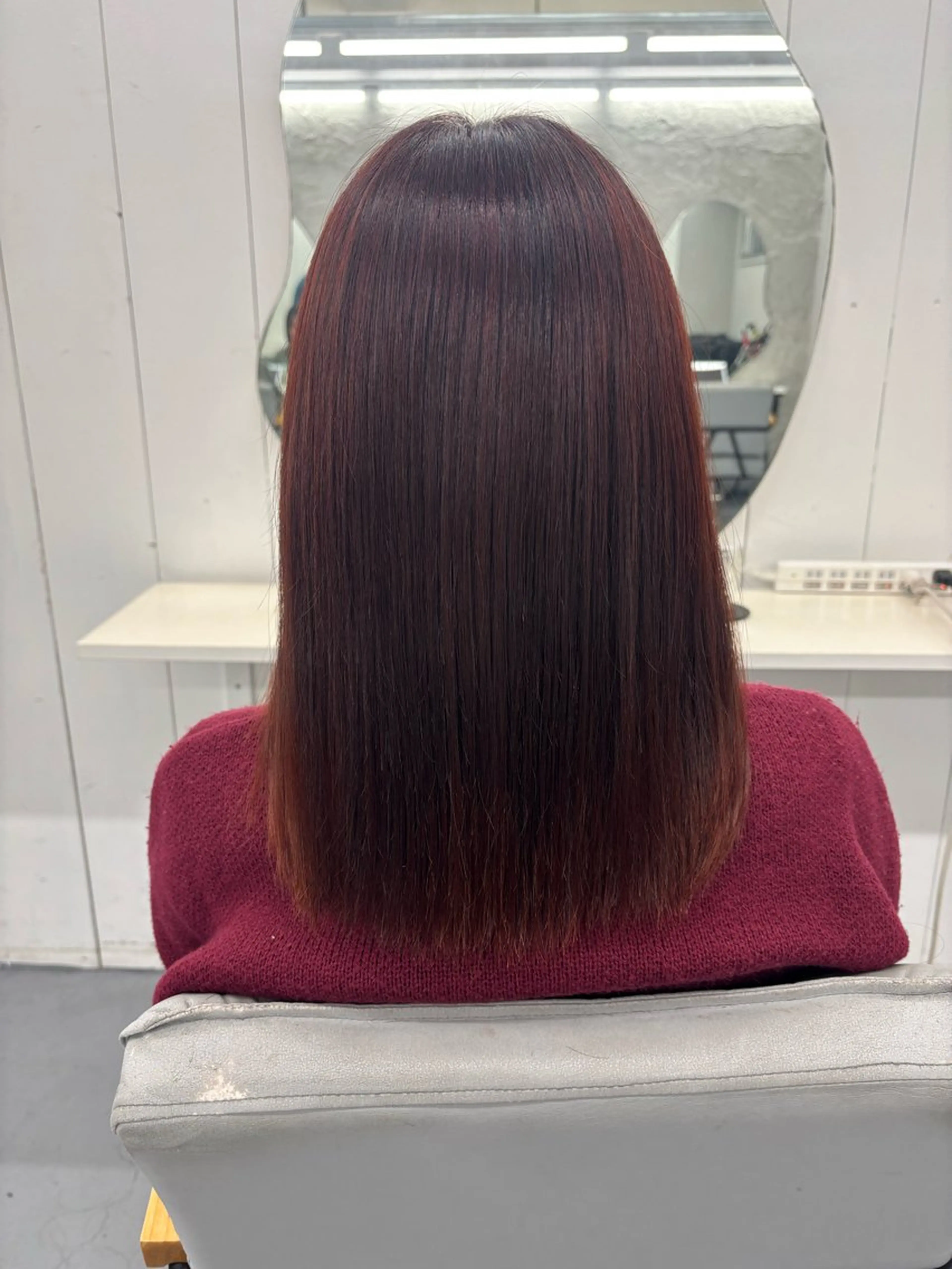 ミディアム カラー 腰越 麻奈のヘアスタイル