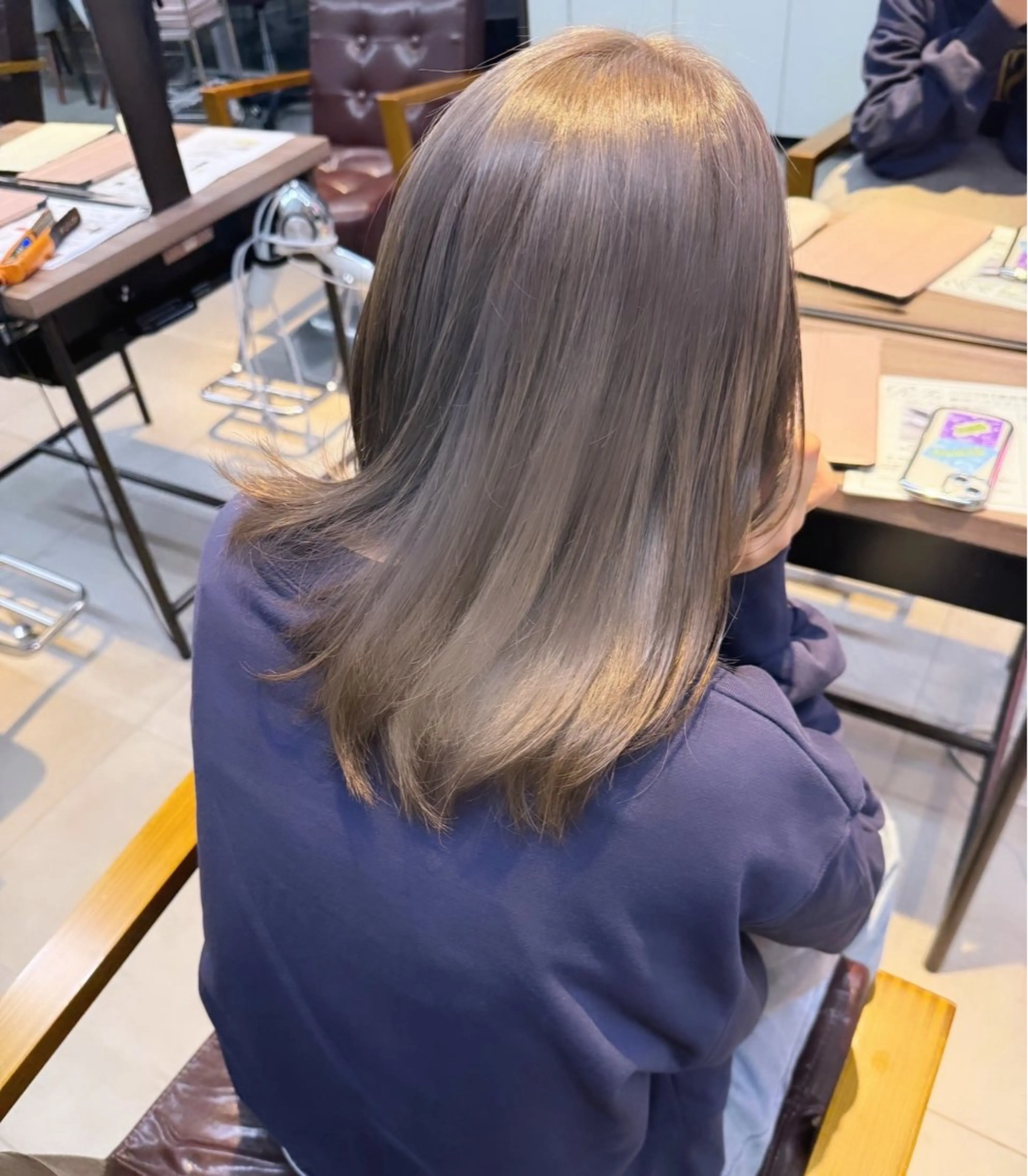 ミディアム カラー ブリーチ 透明感カラー グレージュ カット ヘアカラー トリートメント レイヤー/髪質改善カ ラ-🤍津田奈々美‎のヘアスタイル
