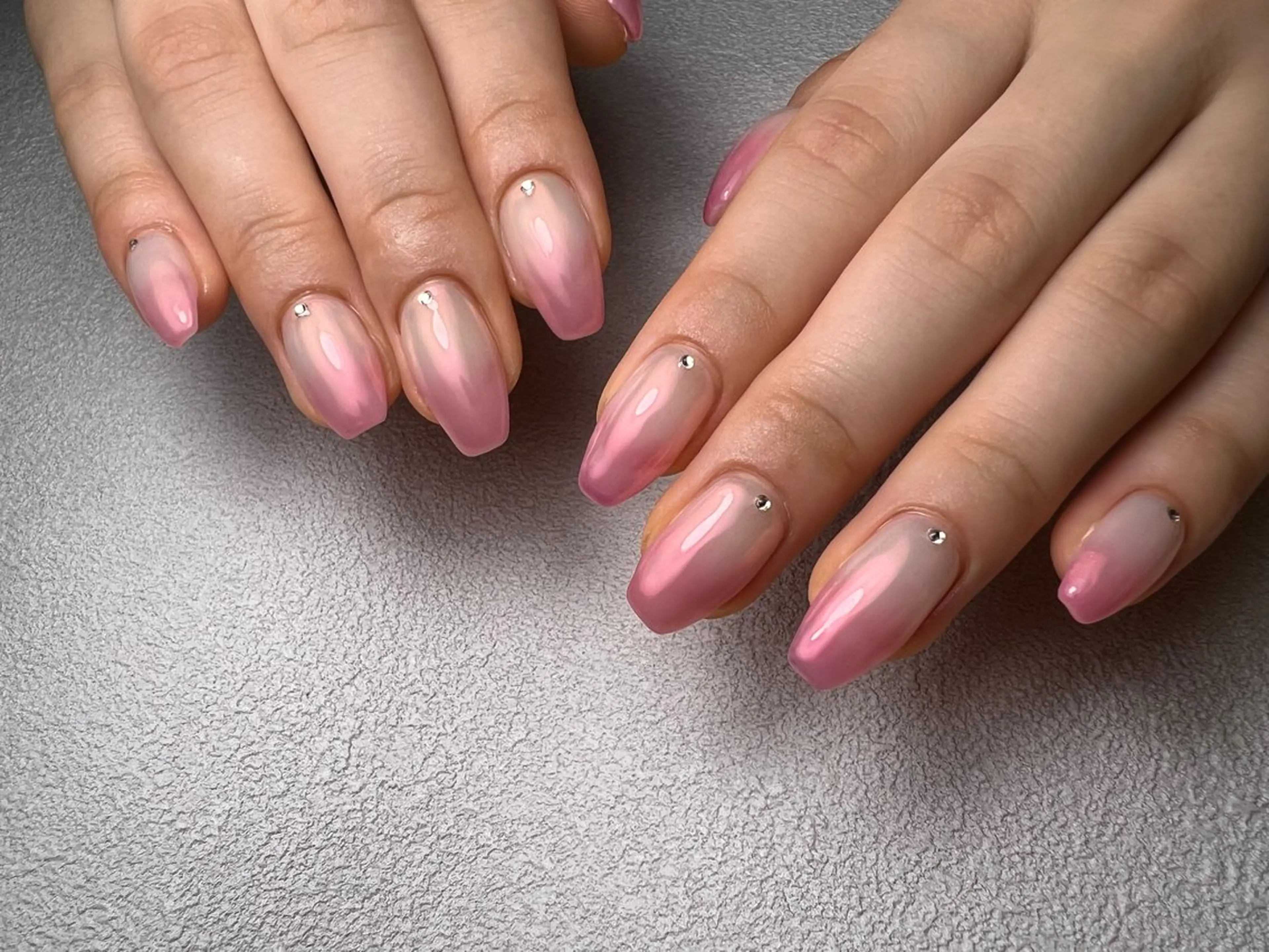 ネイル オーロラネイル ストーンネイル ハンドネイル private salon Lem.所属・Lem. Sayaのネイルデザイン