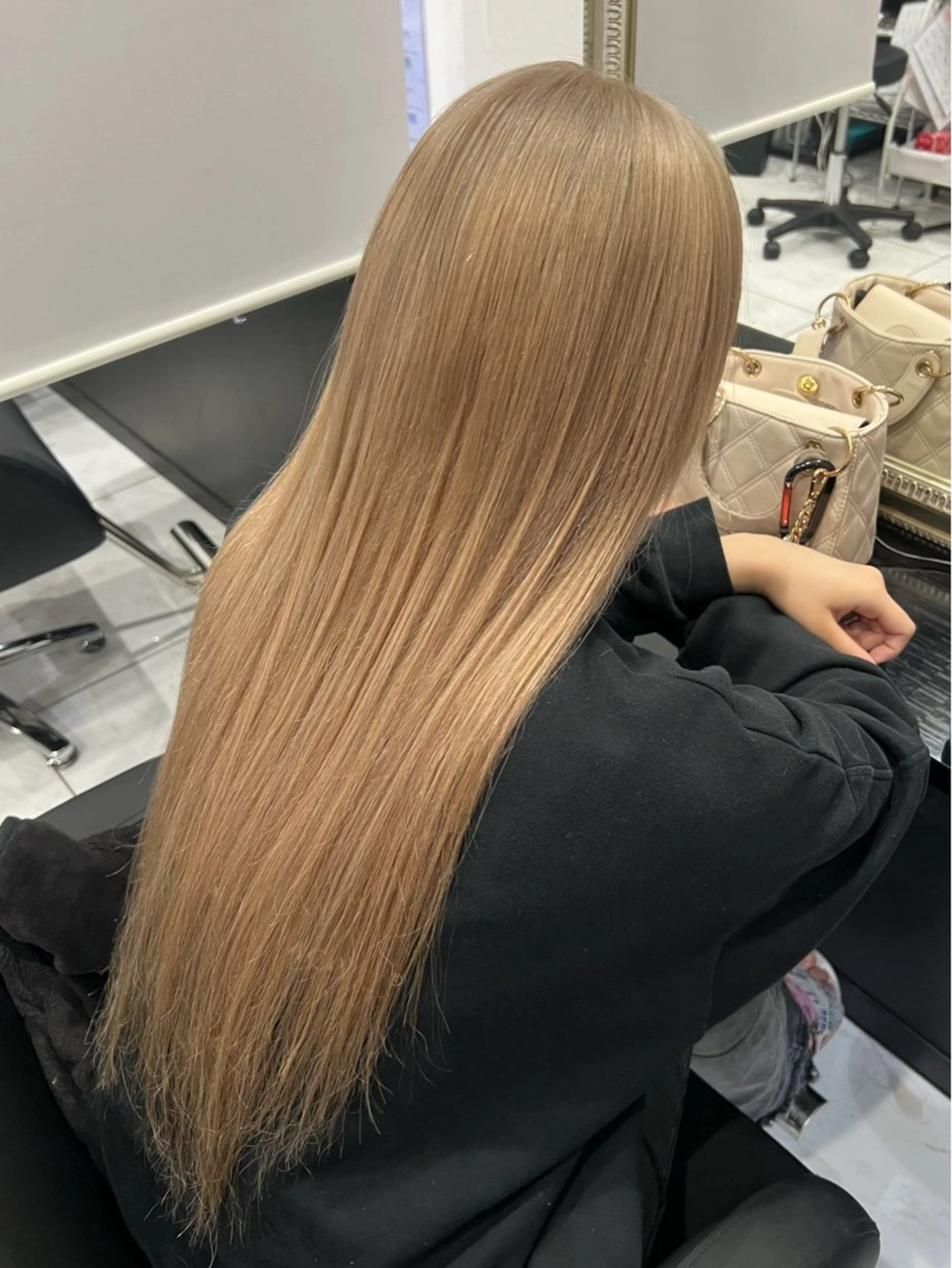 ロング カラー プルエクステ ベージュカラー ブリーチ ケアブリーチ ミルクティーベージュ カット ヘアカラー トリートメント エクステ YUDU🍊 germe/ジェルムのヘアスタイル