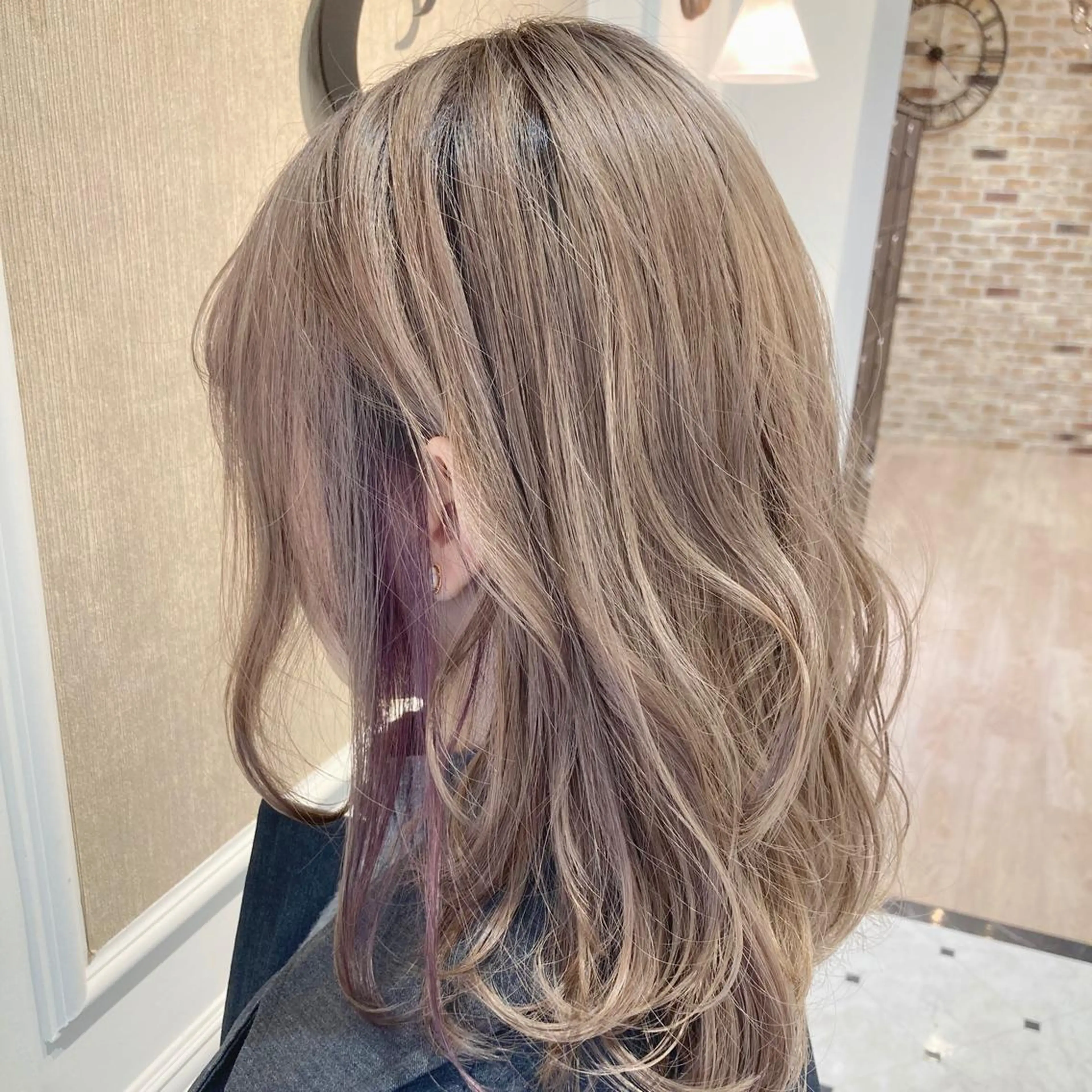 セミロング カラー インナーカラー miku☁️レイヤー まろやかカラー 名駅のヘアスタイル