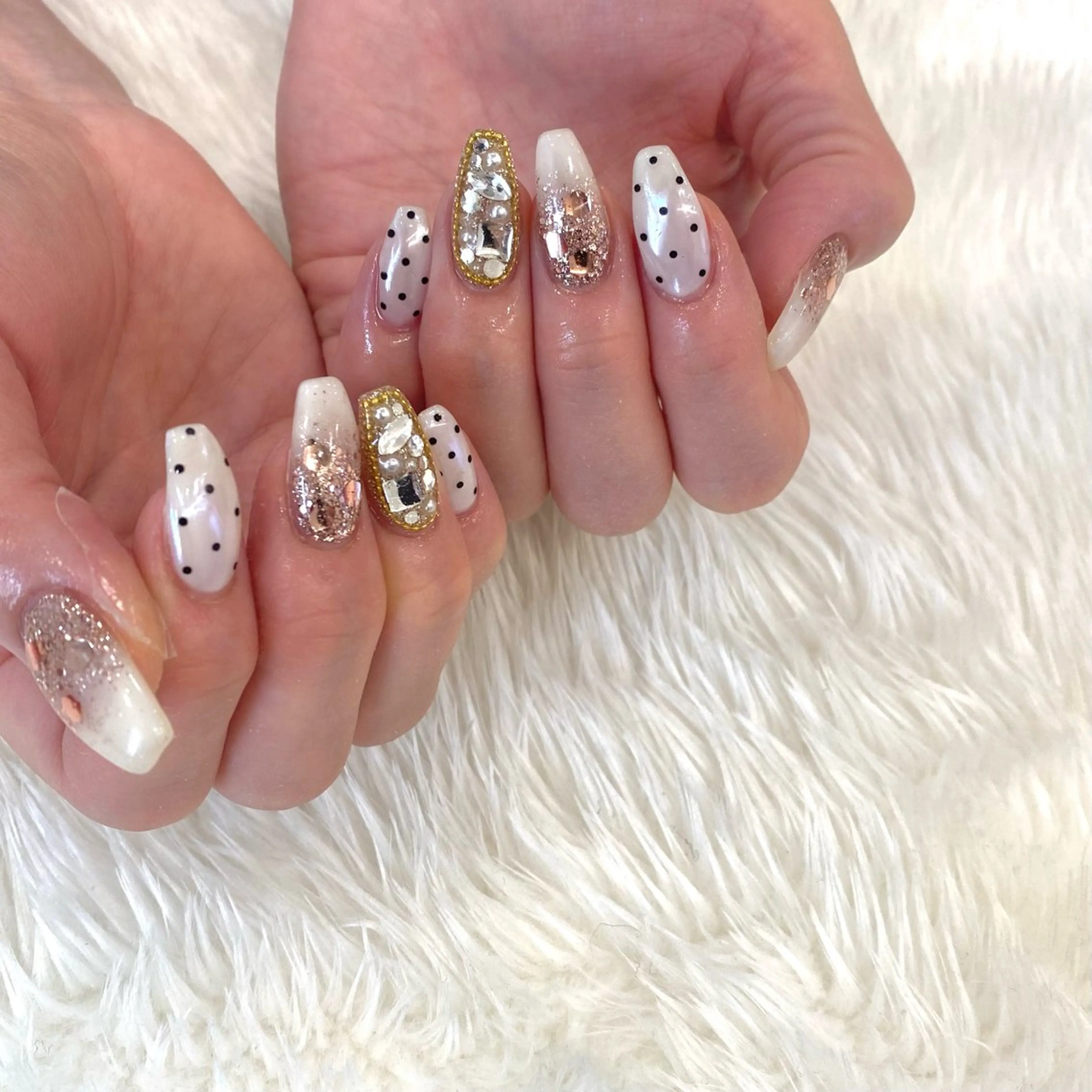 ネイル オーロラネイル ドット ジェルネイル グラデーション キラキラネイル Nailsalon Merci所属・Merci momoのネイルデザイン