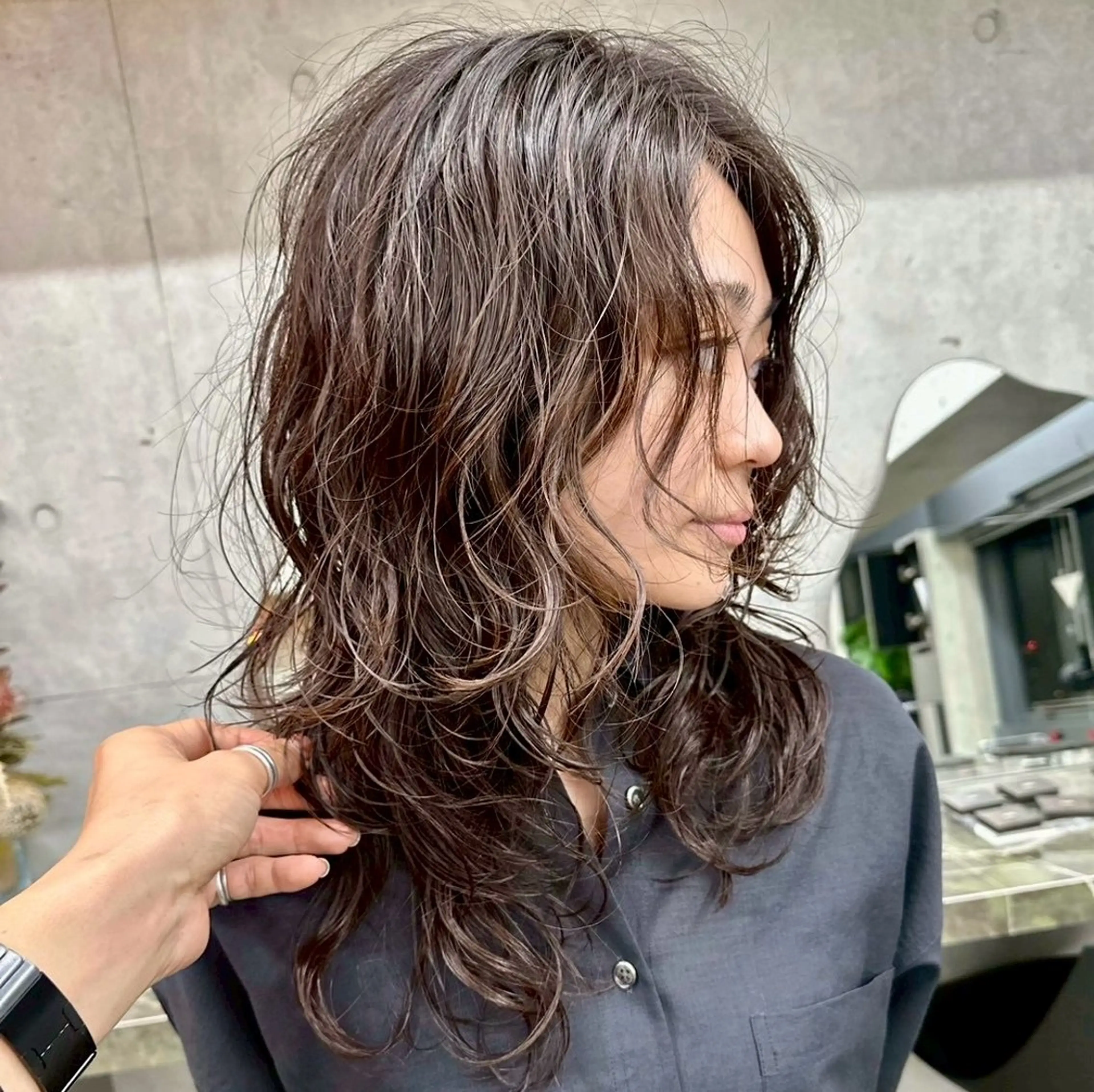 セミロング パーマ カット パーマ 透け感カラー 🌱いわさきのヘアスタイル