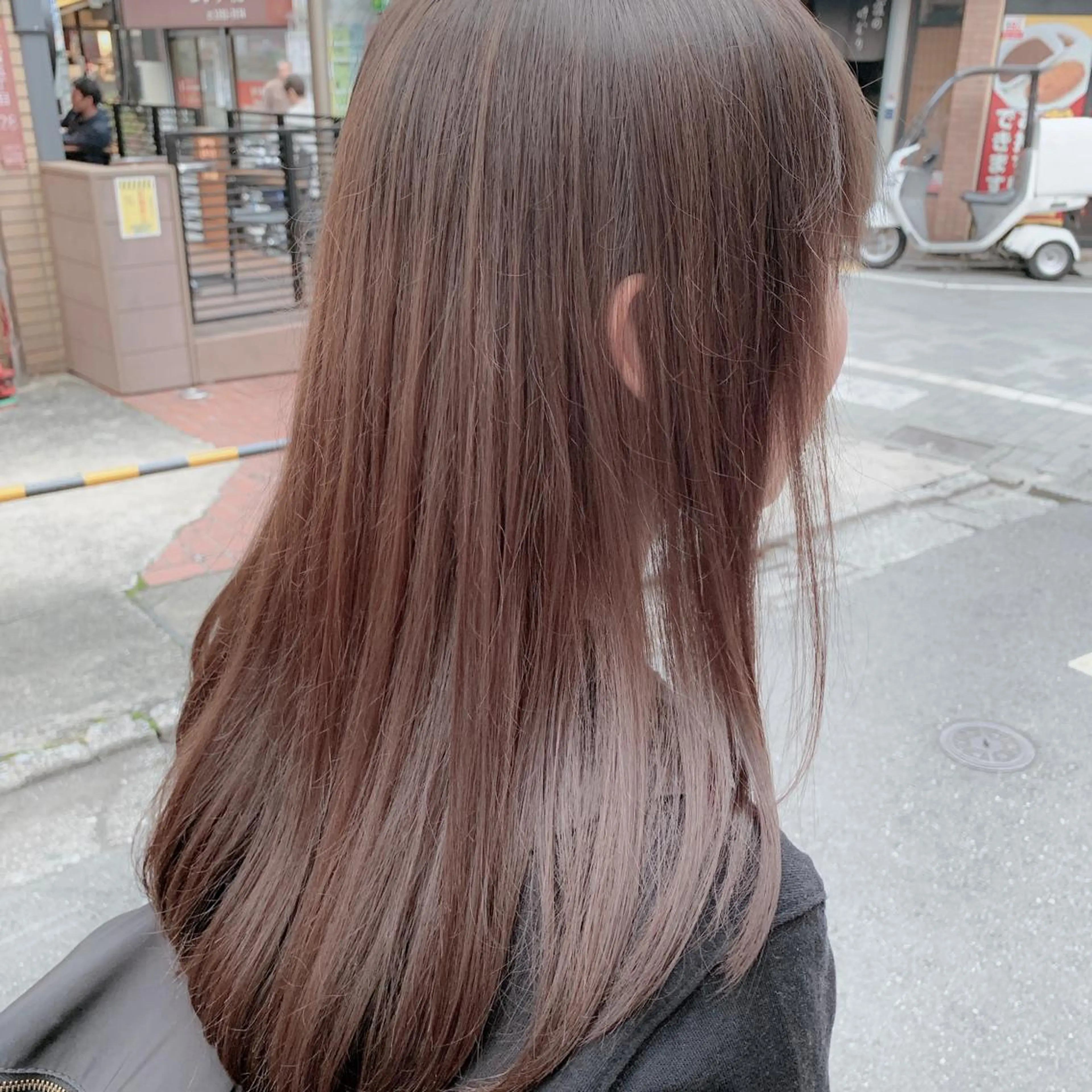 ミディアム カット ヘアカラー トリートメント 井上 涼花のヘアスタイル