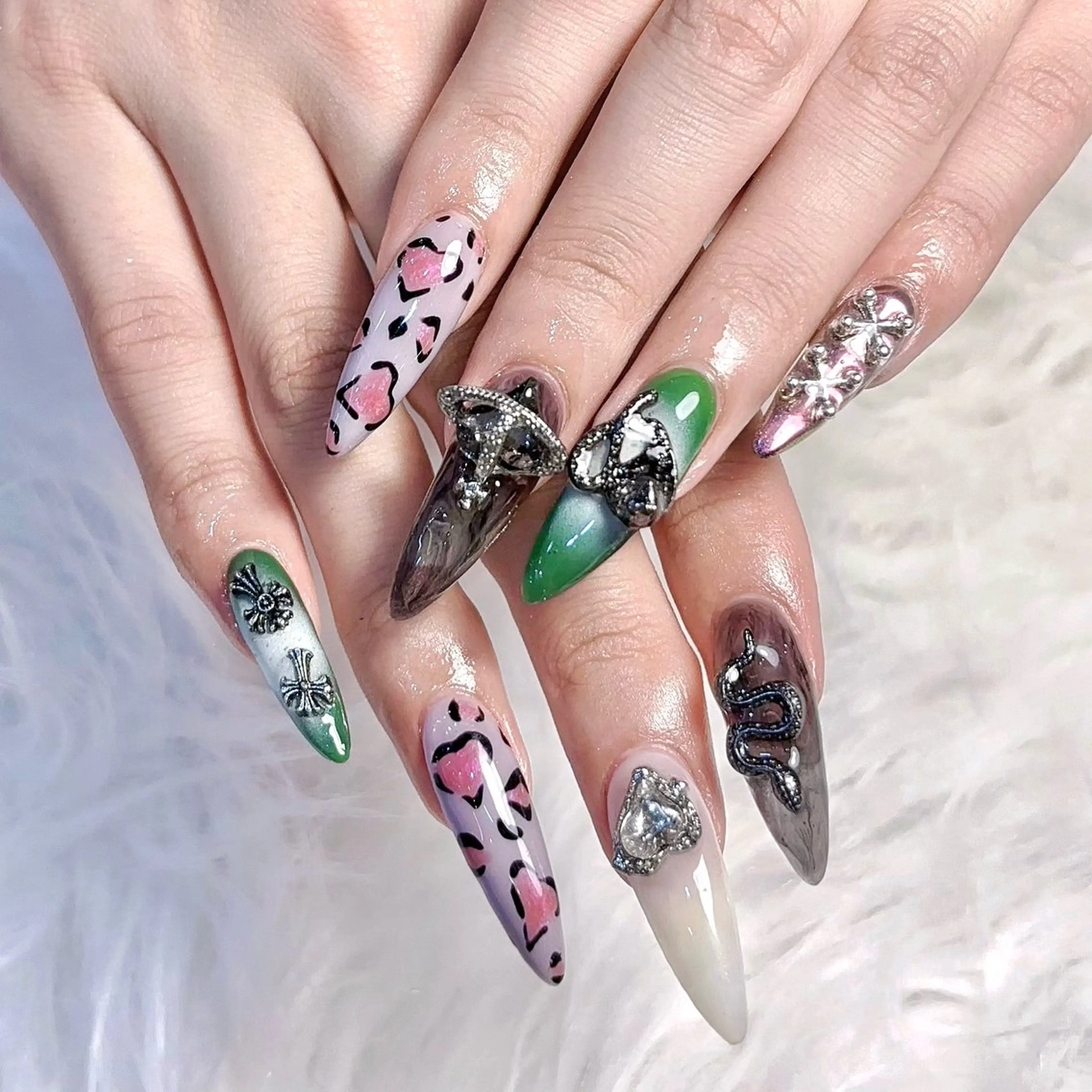 ネイル ハンドネイル 💗キラネイル💗 モチ最高のネイルデザイン