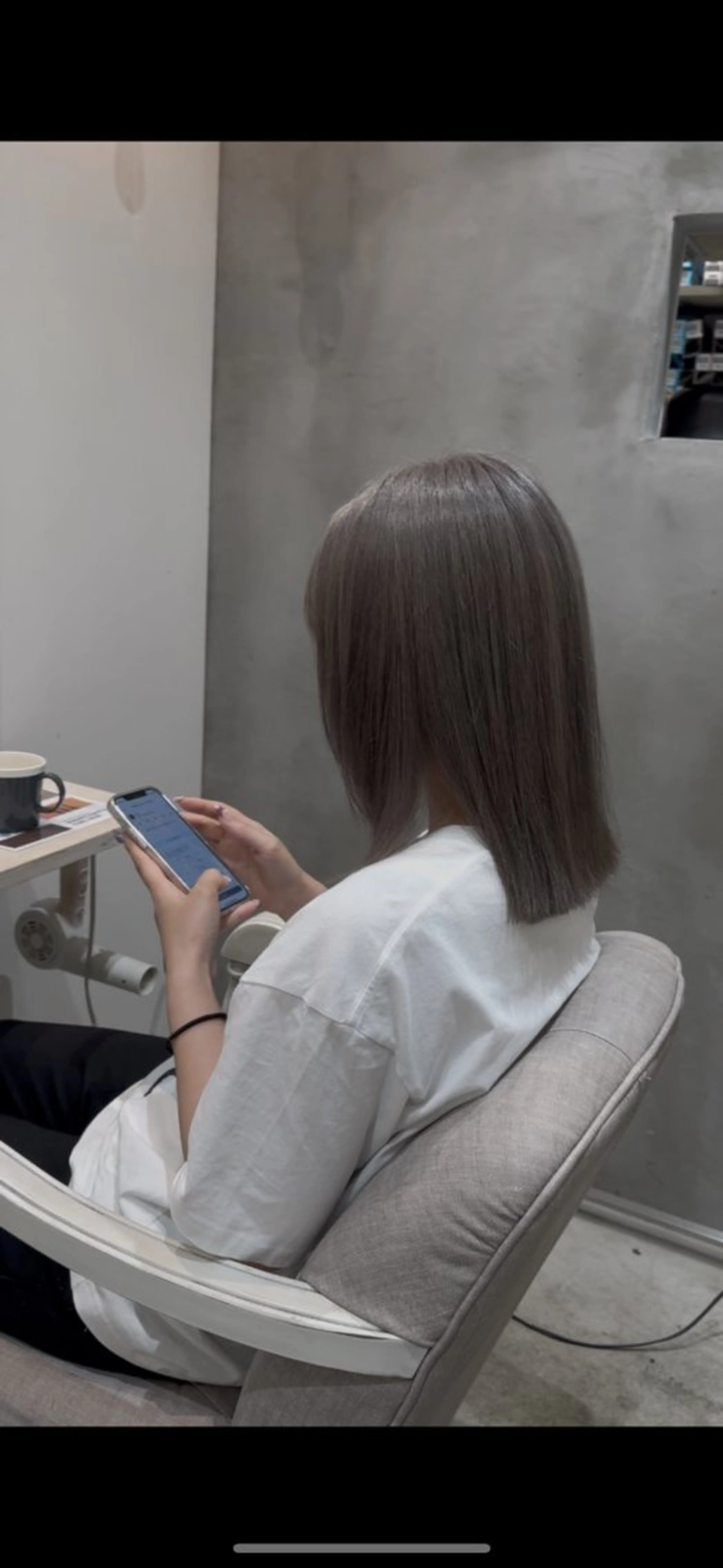 ミディアム カラー 切りっぱなしボブ ミディアムパーマ バレイヤージュ ベージュカラー ブリーチ ヘアカラー honoハイトーン Lote.一宮のヘアスタイル