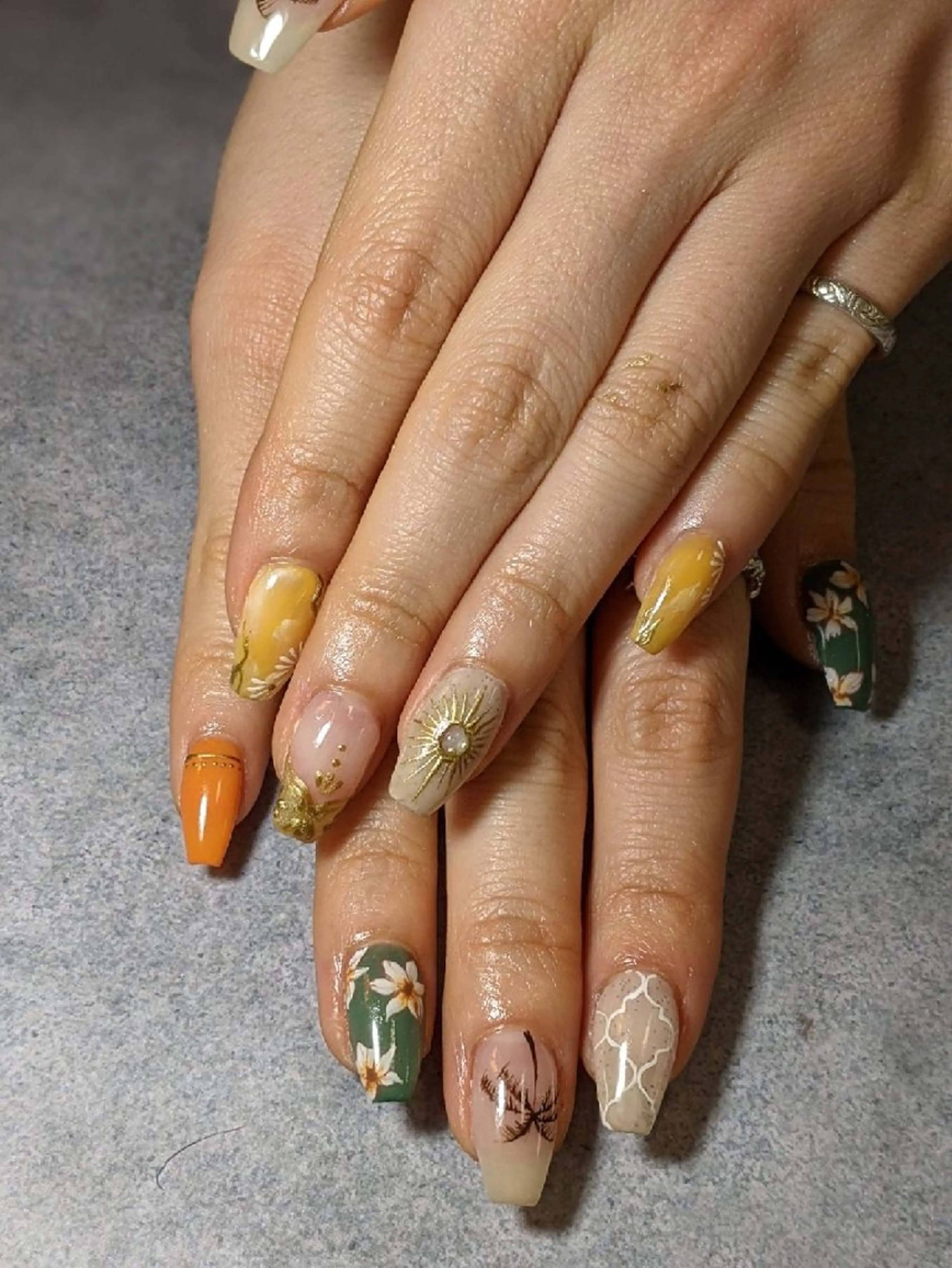 ネイル アートネイル Nailsalon BEeR。のネイルデザイン