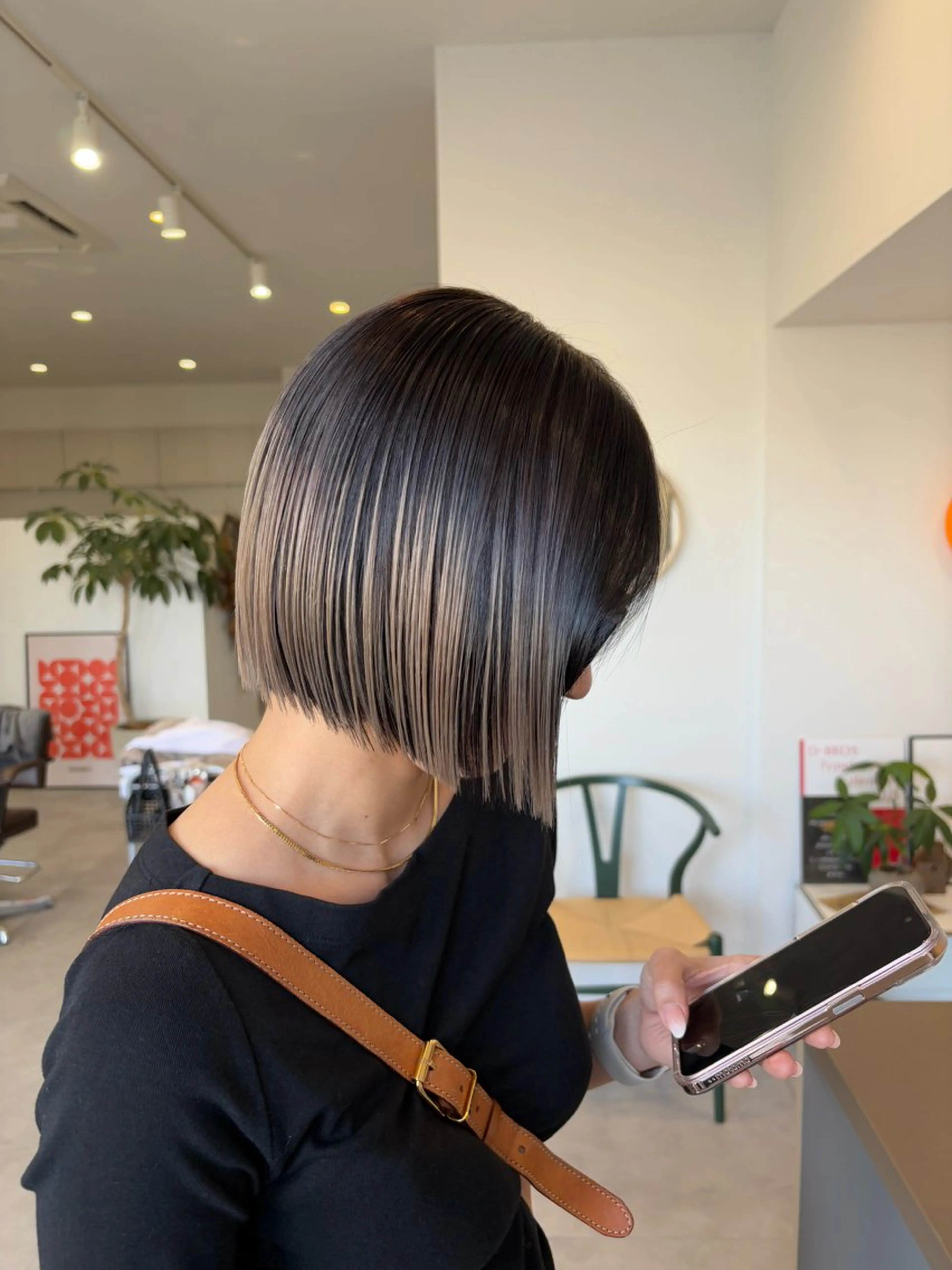 カラー ベージュカラー ブリーチ シルバー シルバーベージュ カット ヘアカラー YUEN イシイ アミのヘアスタイル