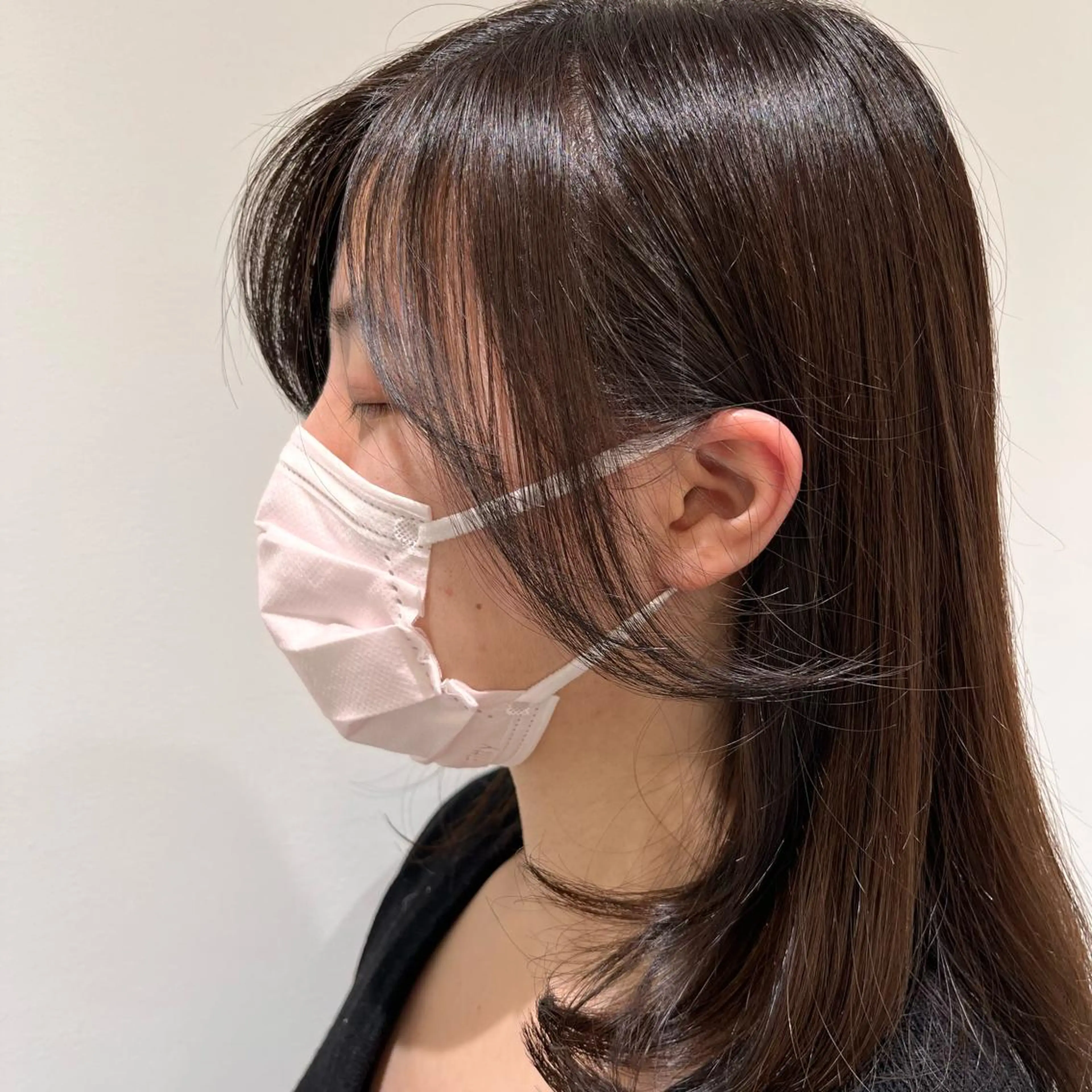 ミディアム おくれ毛 サイドバング メンズ縮毛矯正🦊ハ イトーン　RYOKAのヘアスタイル