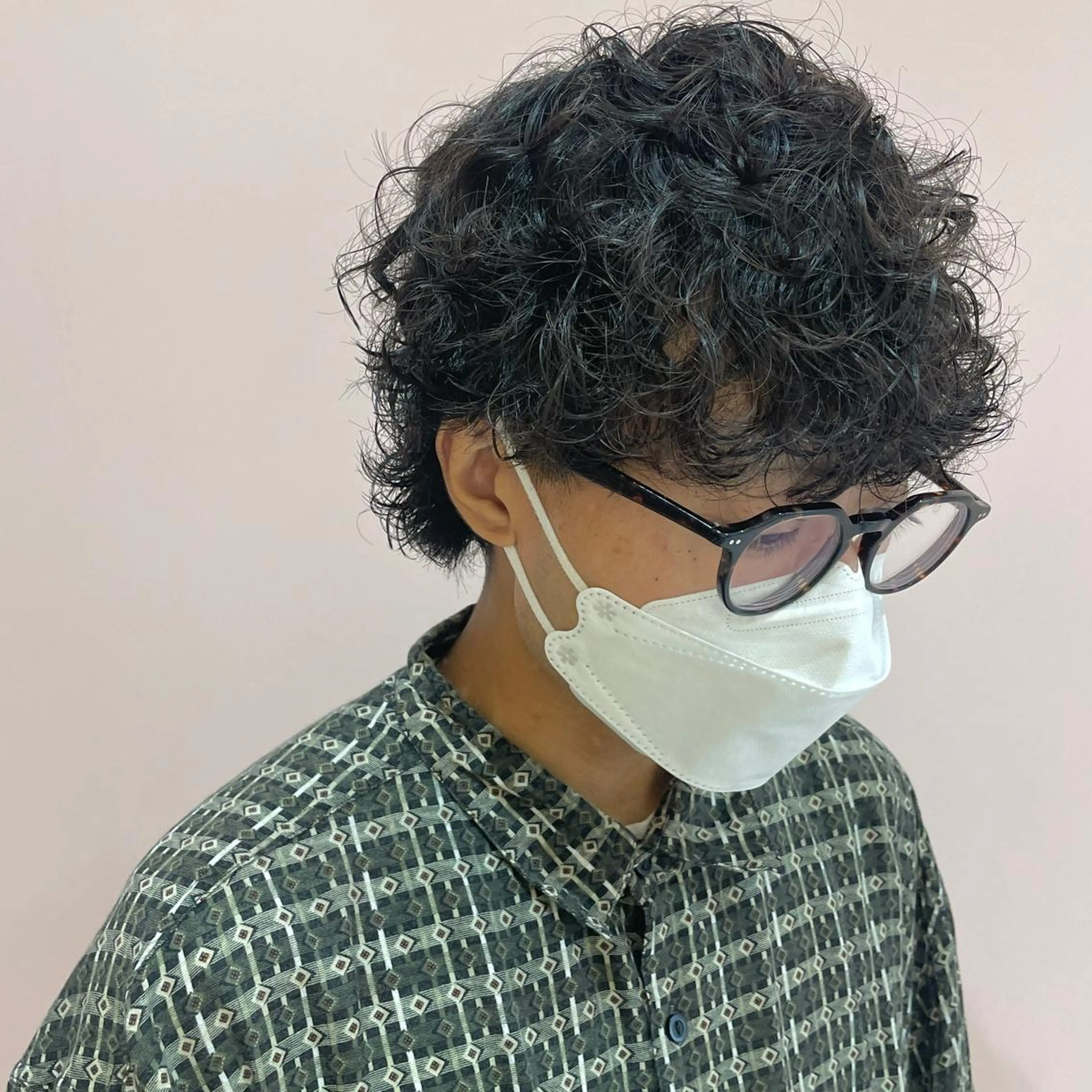 パーマ メンズ メンズパーマ プードルパーマ 波巻きパーマ プードルパーマ レイヤーカット/ ハイトーンchimiのヘアスタイル