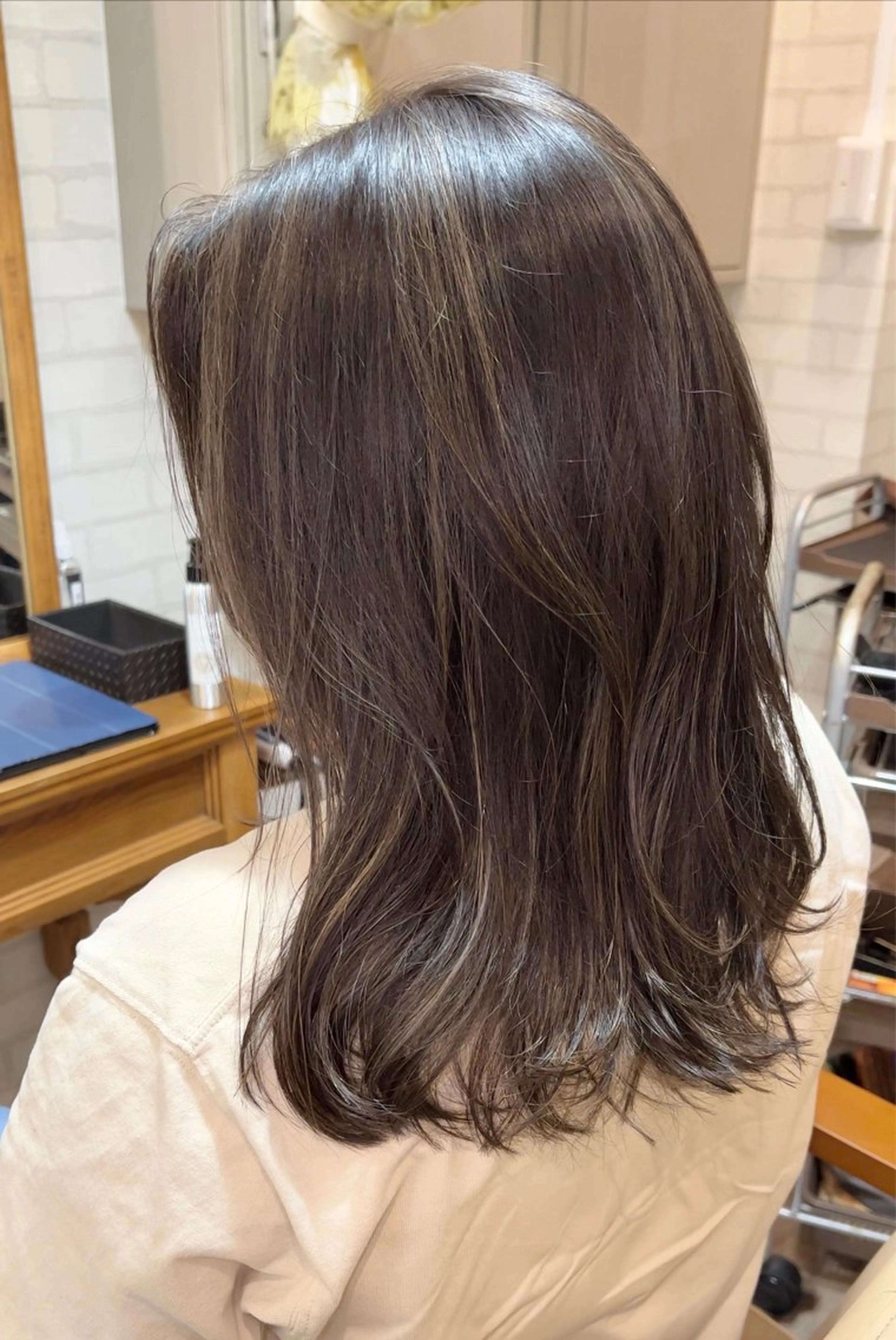 セミロング カラー ケアカラー ハイライトカラー ハイライト ヘアカラー 白髪世代の悩み解決 阿部耕大のヘアスタイル
