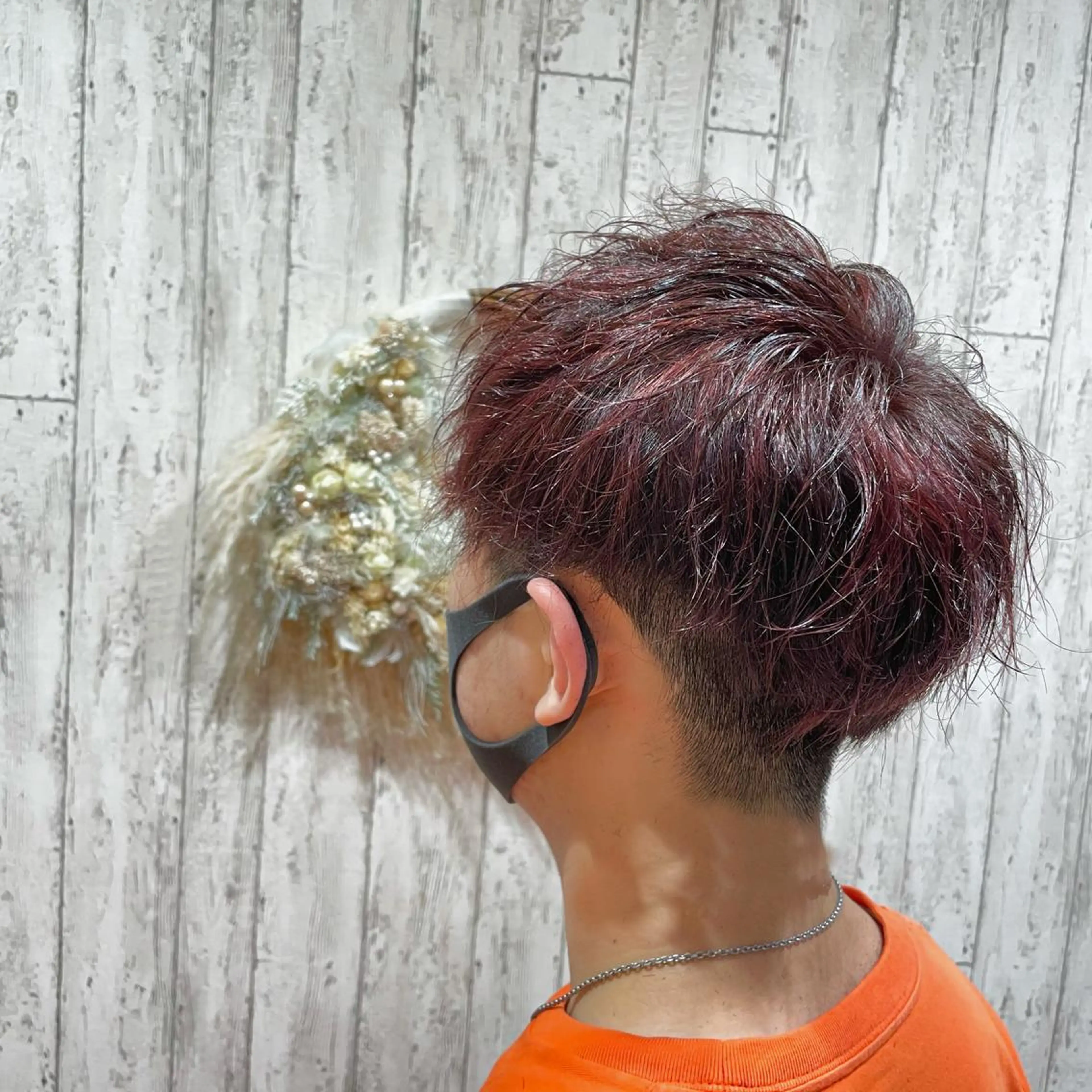 カラー メンズ メンズブリーチ メンズハイライト ブリーチ ボルドーカラー ハイライトカラー 古沢 みづきのヘアスタイル