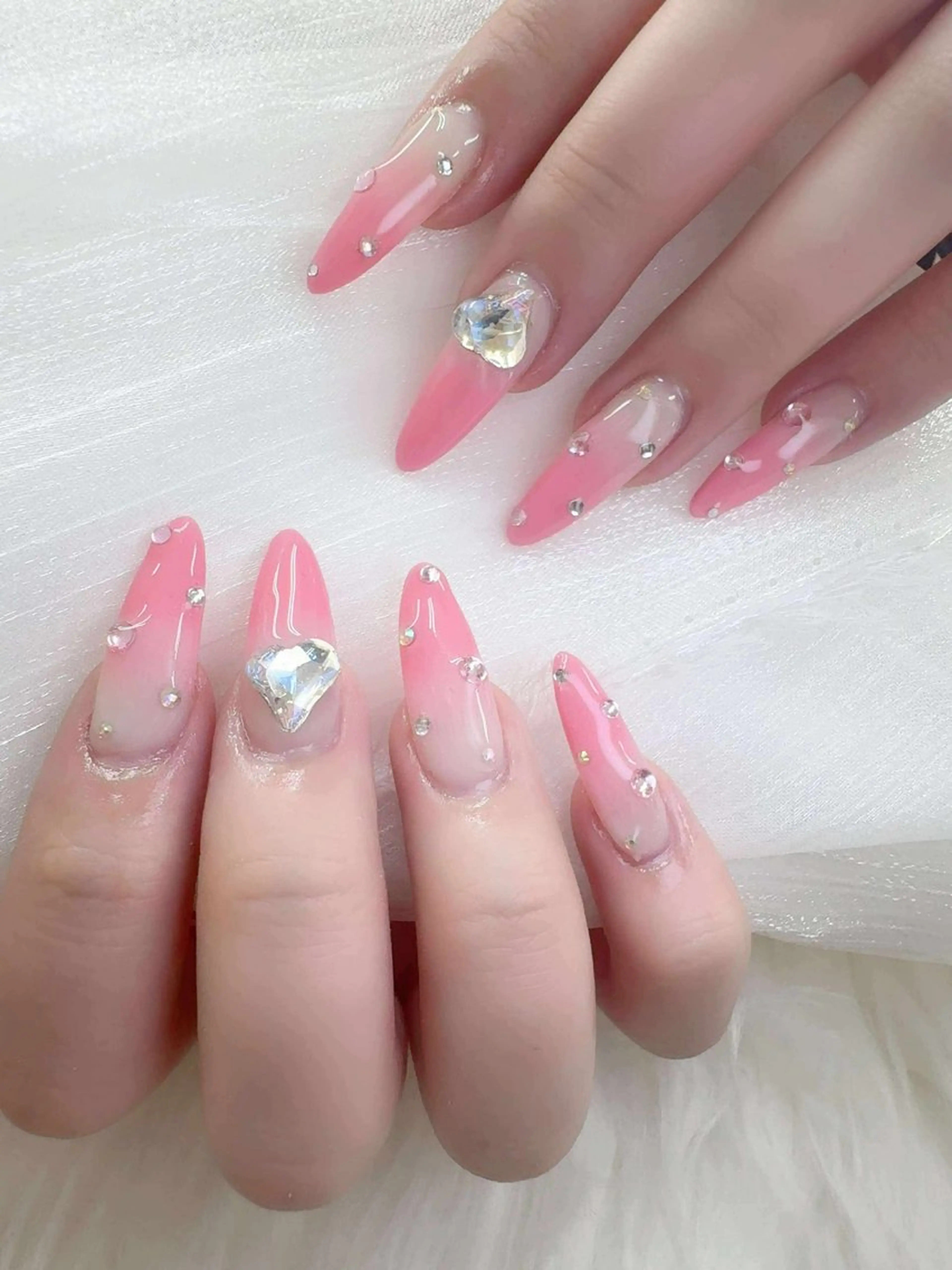 ネイル フレンチネイル グラデーション キラキラネイル 韓国ネイル マグネットネイル ハンドネイル ハンドケア Hara Nailのネイルデザイン