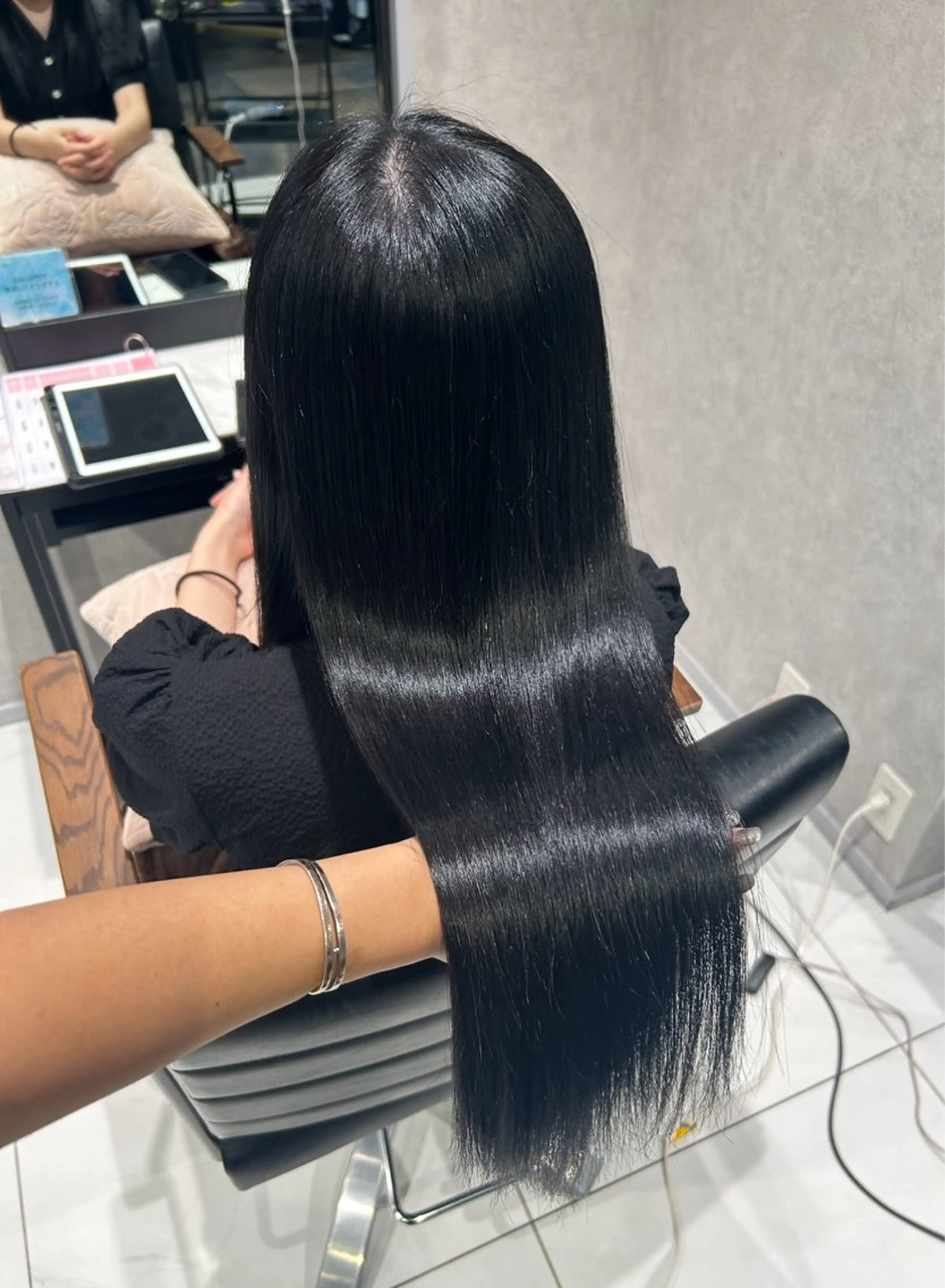 【10月限定‼️】小顔効果お顔周りカット✂️＋透明感カラー✨＋髪質改善トリートメント💎の写真
