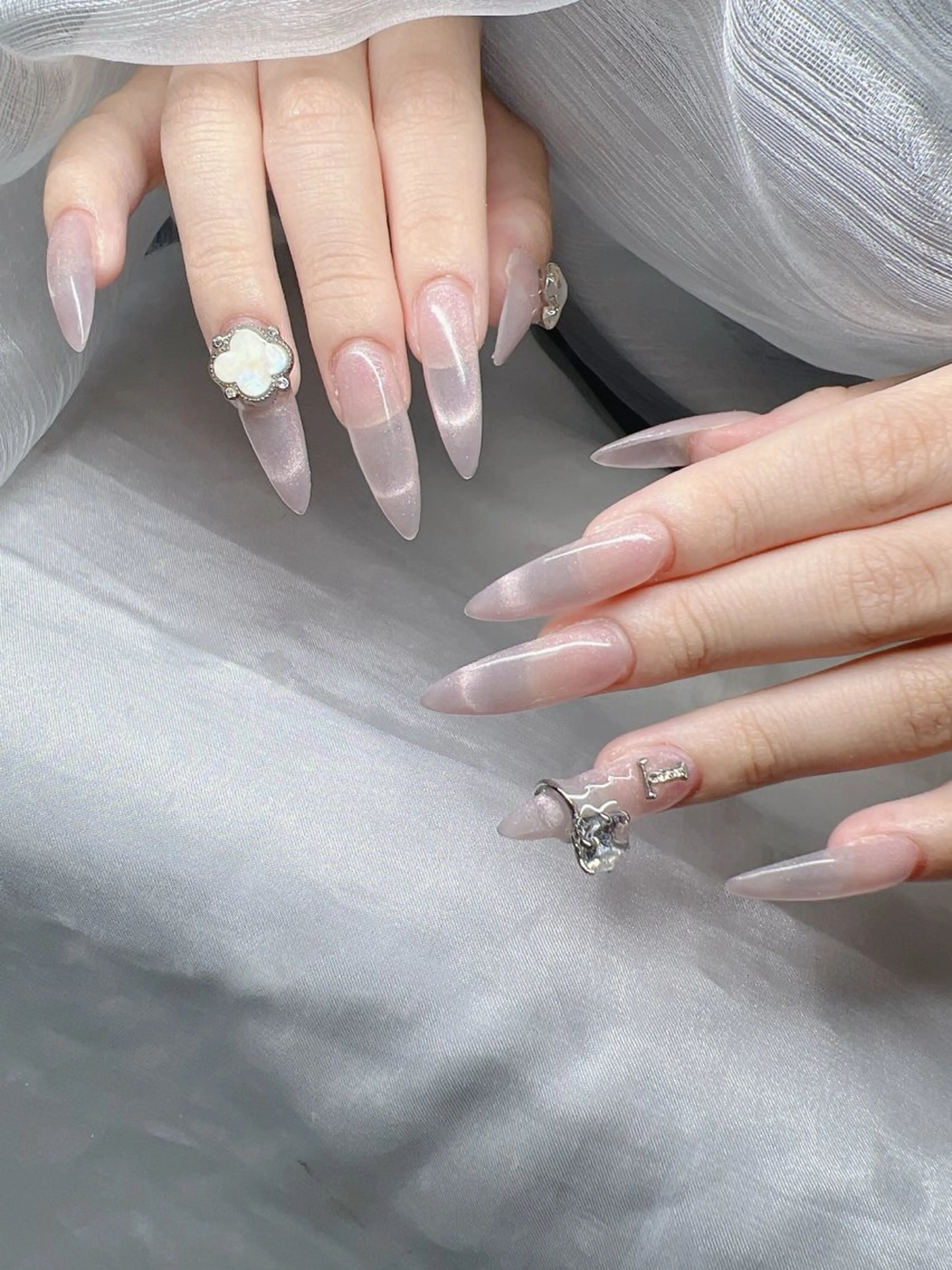 ネイル ハンドネイル Lee Nailsのネイルデザイン