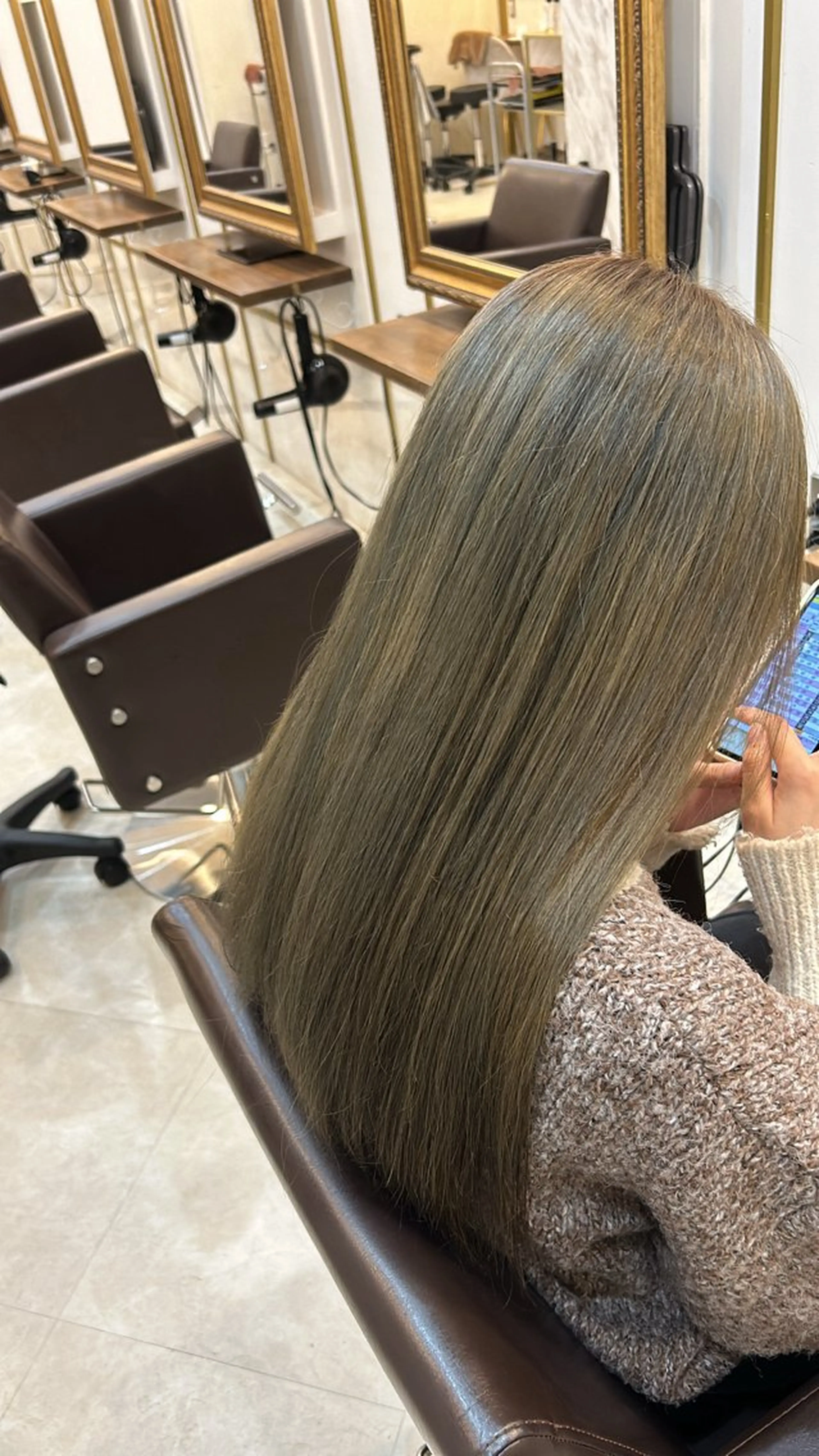 カラー ヘアカラー 善財 康葵のヘアスタイル