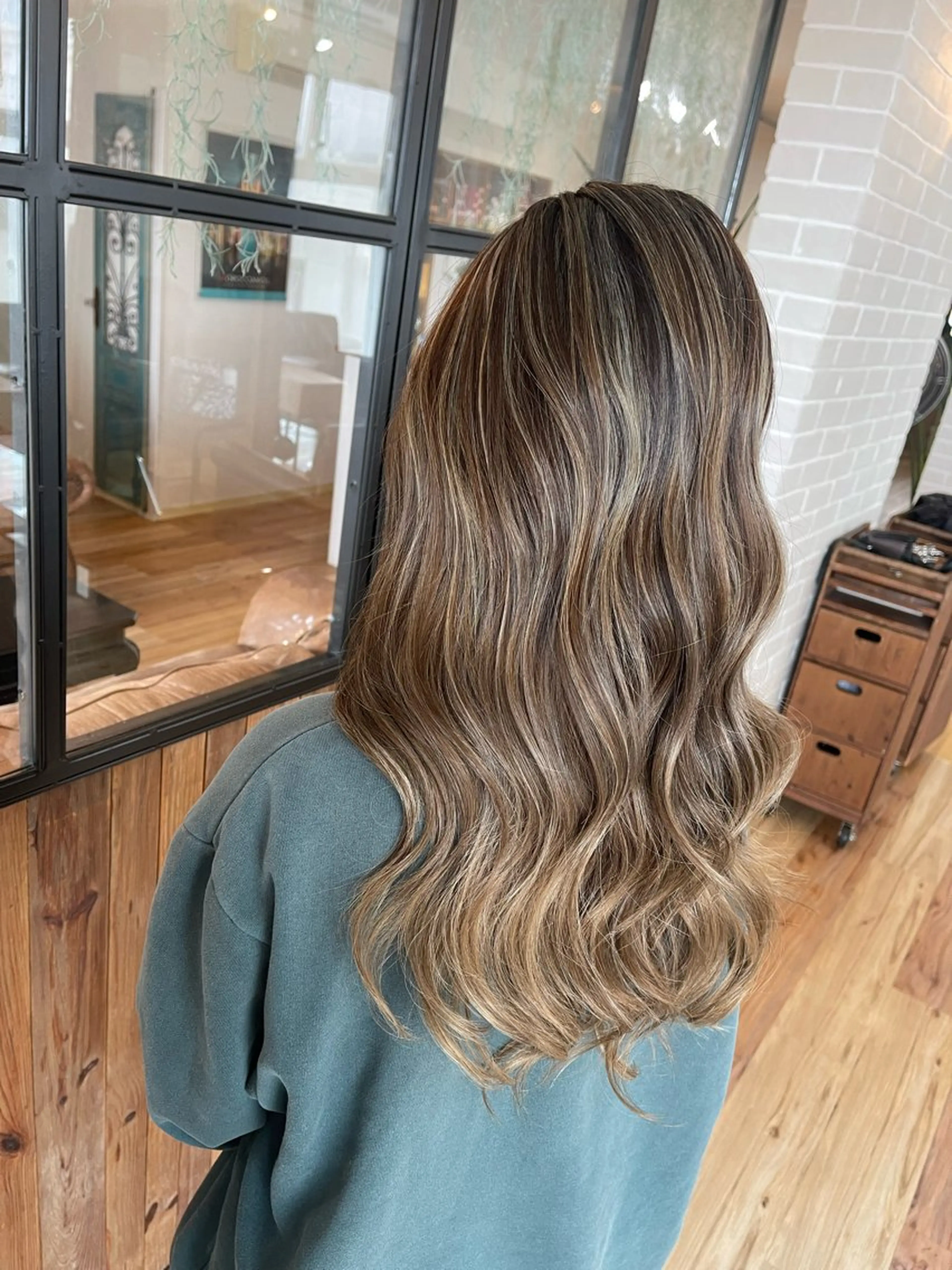 カラー LA BELLA所属・LA BELLA マリナのヘアスタイル