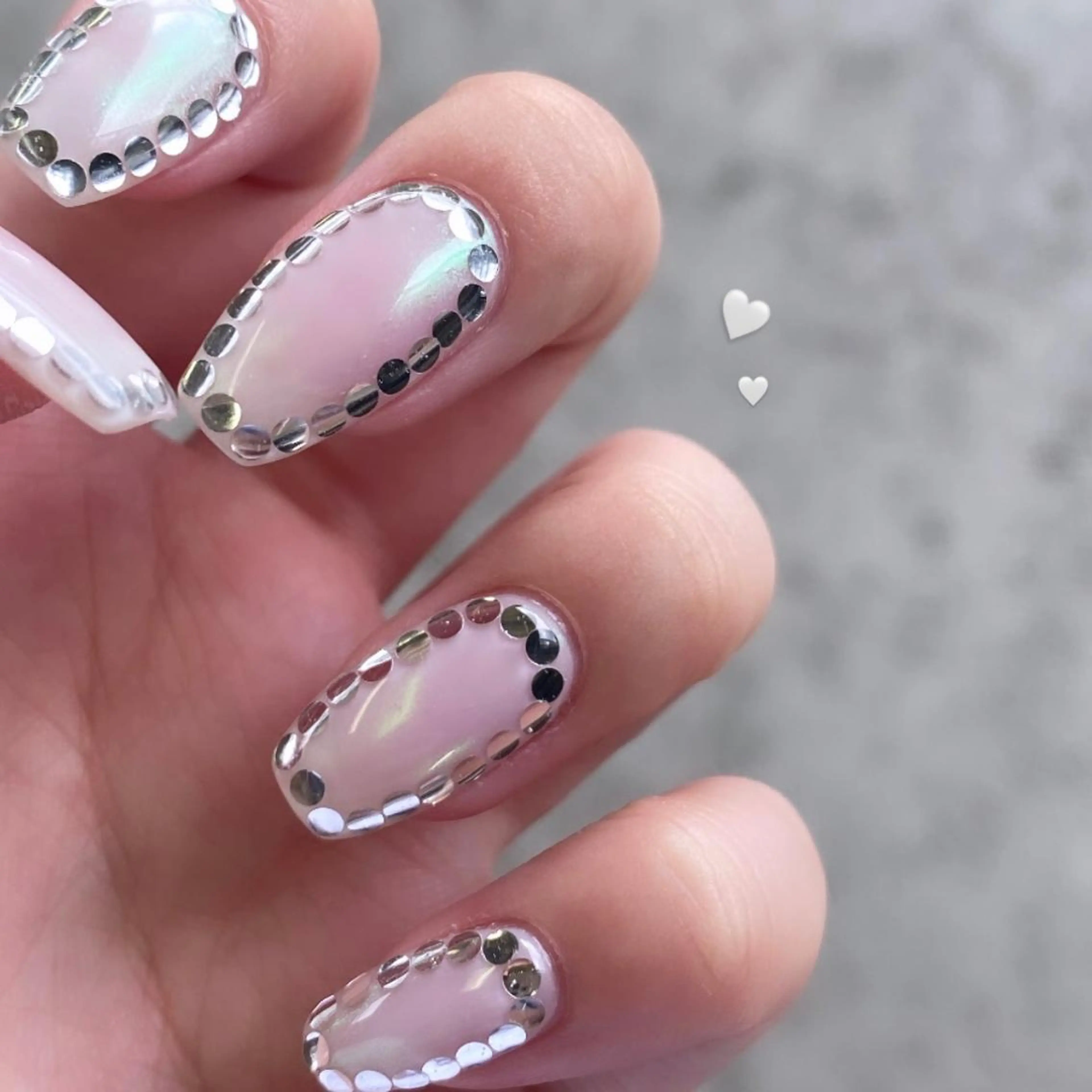 ネイル ホログラムネイル PLATINUM   DOLL【プラチナムドール】所属・ひろこ eyelist🎀のマツエク・マツパデザイン
