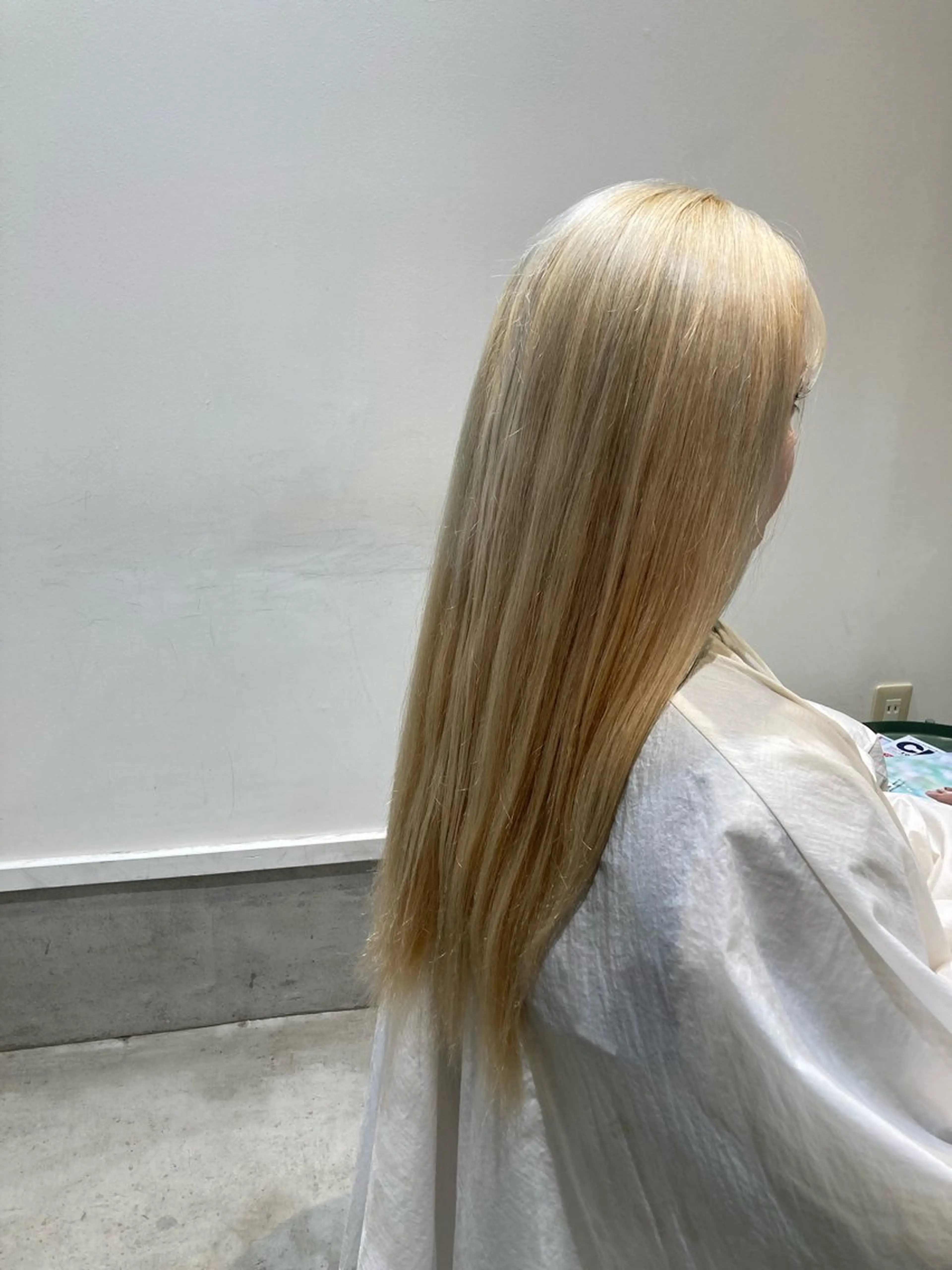 カラー ブリーチ 折本 沙織のヘアスタイル