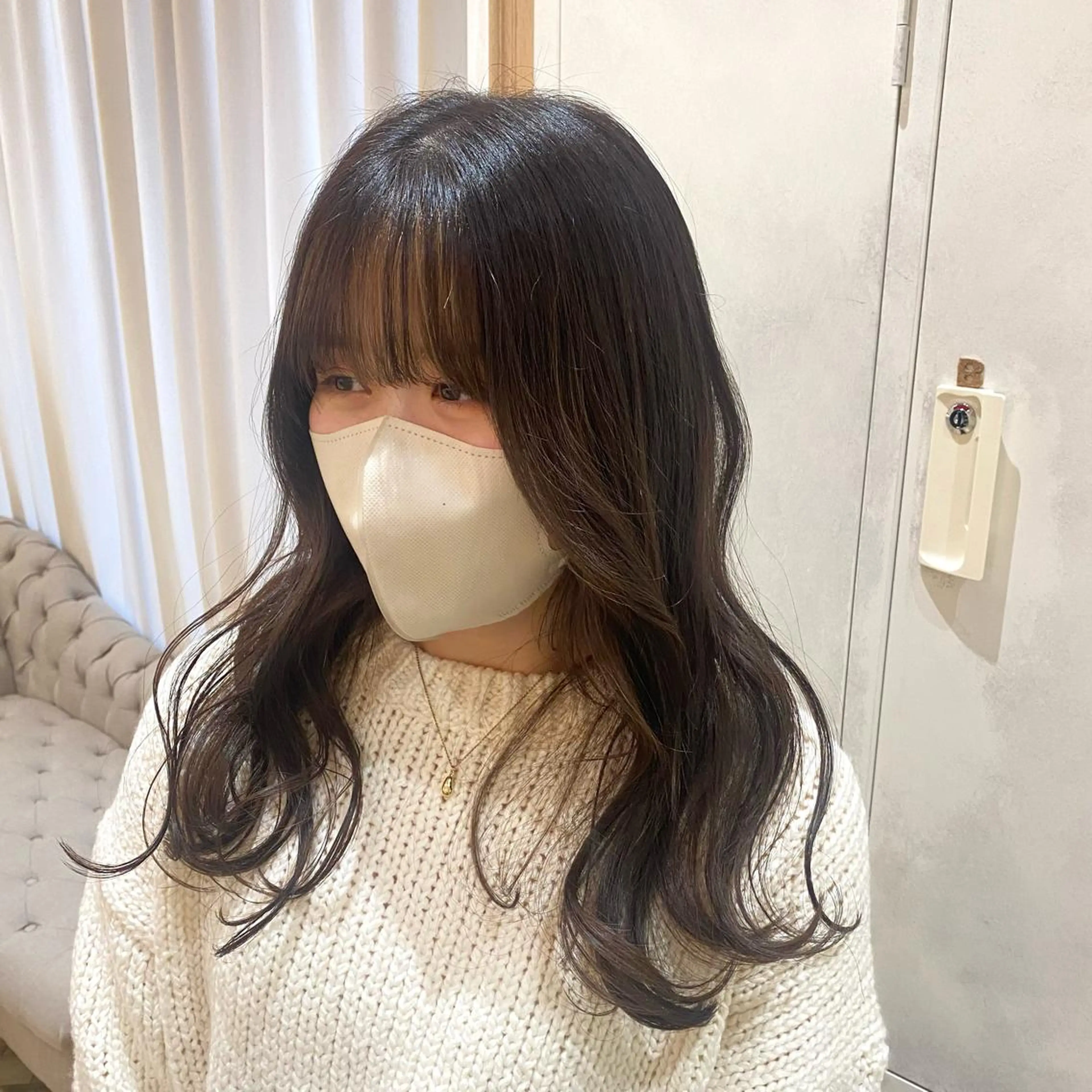 セミロング カット ヘアカラー 原 朱莉のヘアスタイル