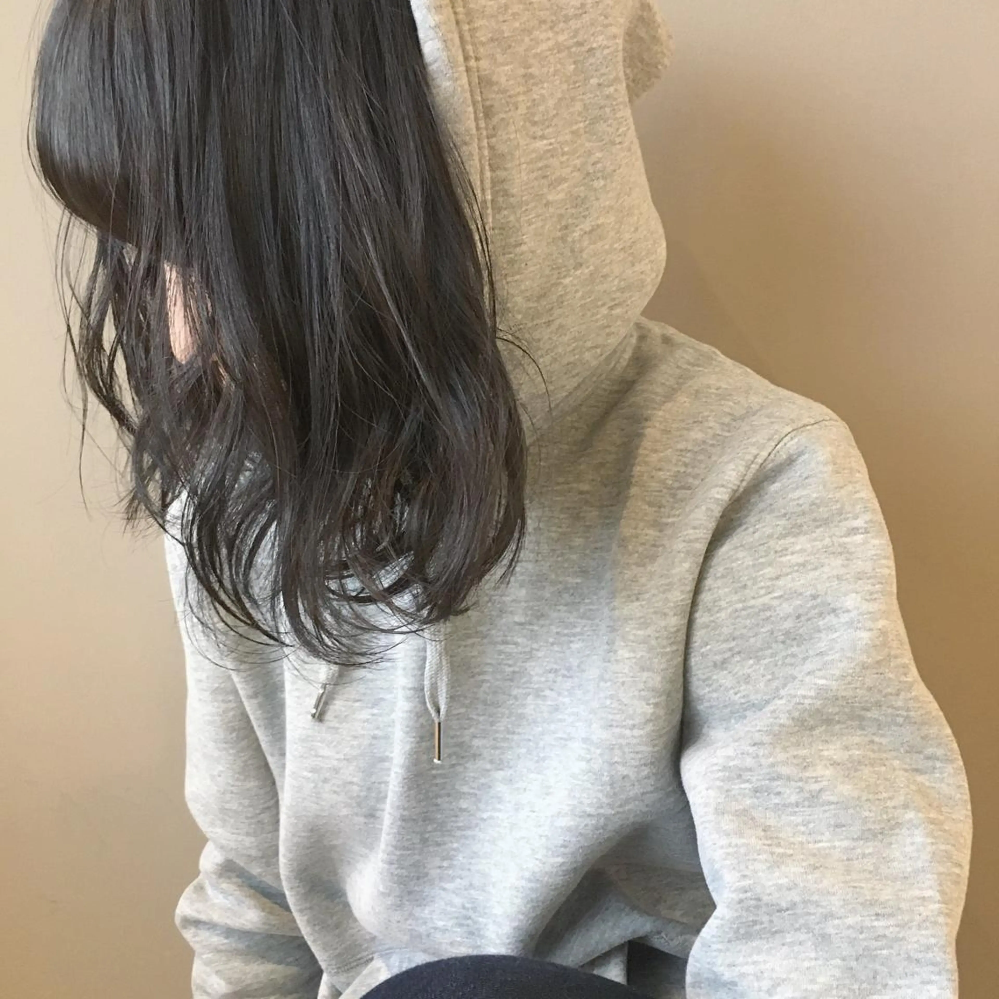 ミディアム カラー ダークグレー ダークグレージュ グレージュ レイヤーカット BLend 渋谷のヘアスタイル