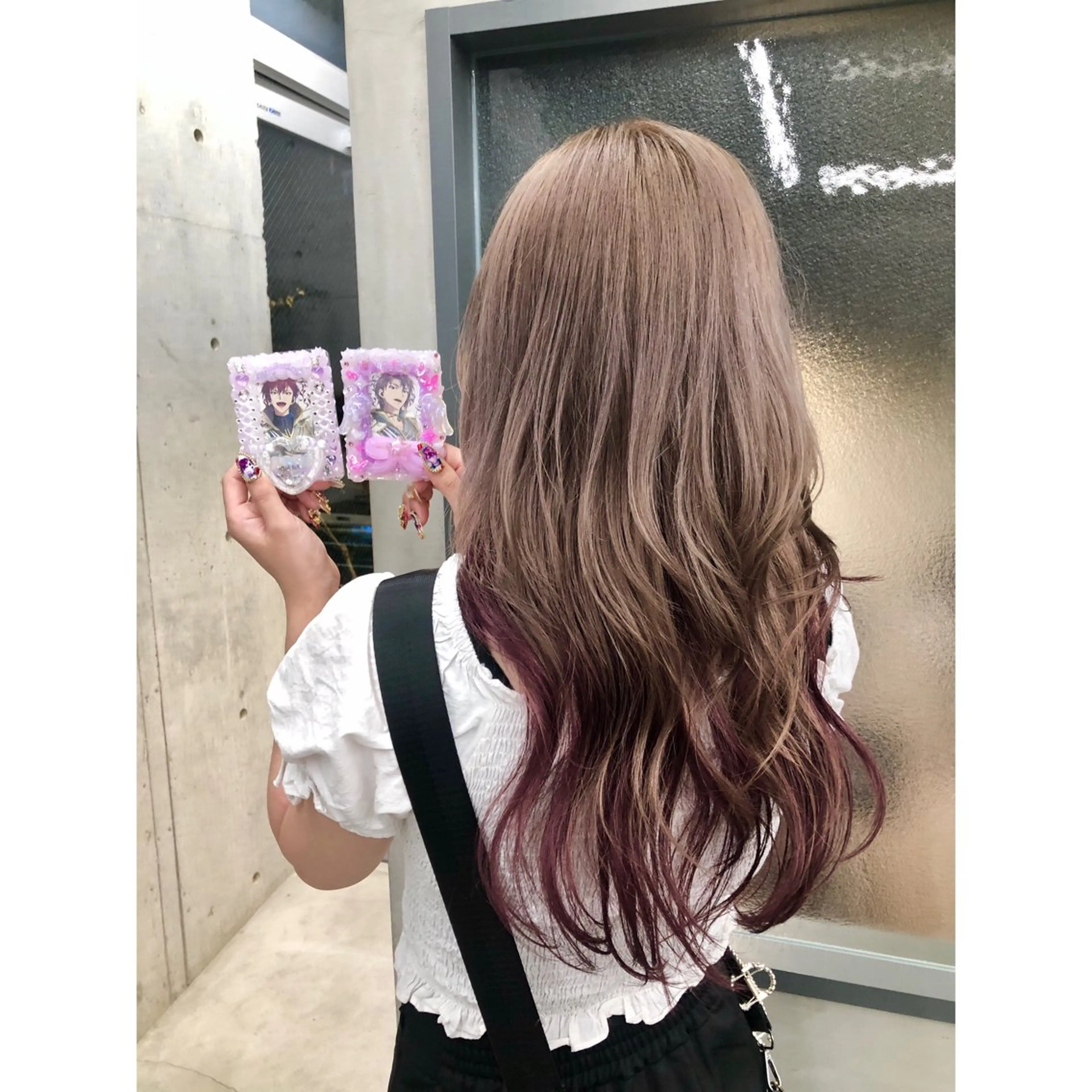 セミロング カラー ベージュカラー ブリーチ ボルドーカラー ピンクカラー ツートーンカラー 推しカラー✨ オタク美容師ユウカのヘアスタイル