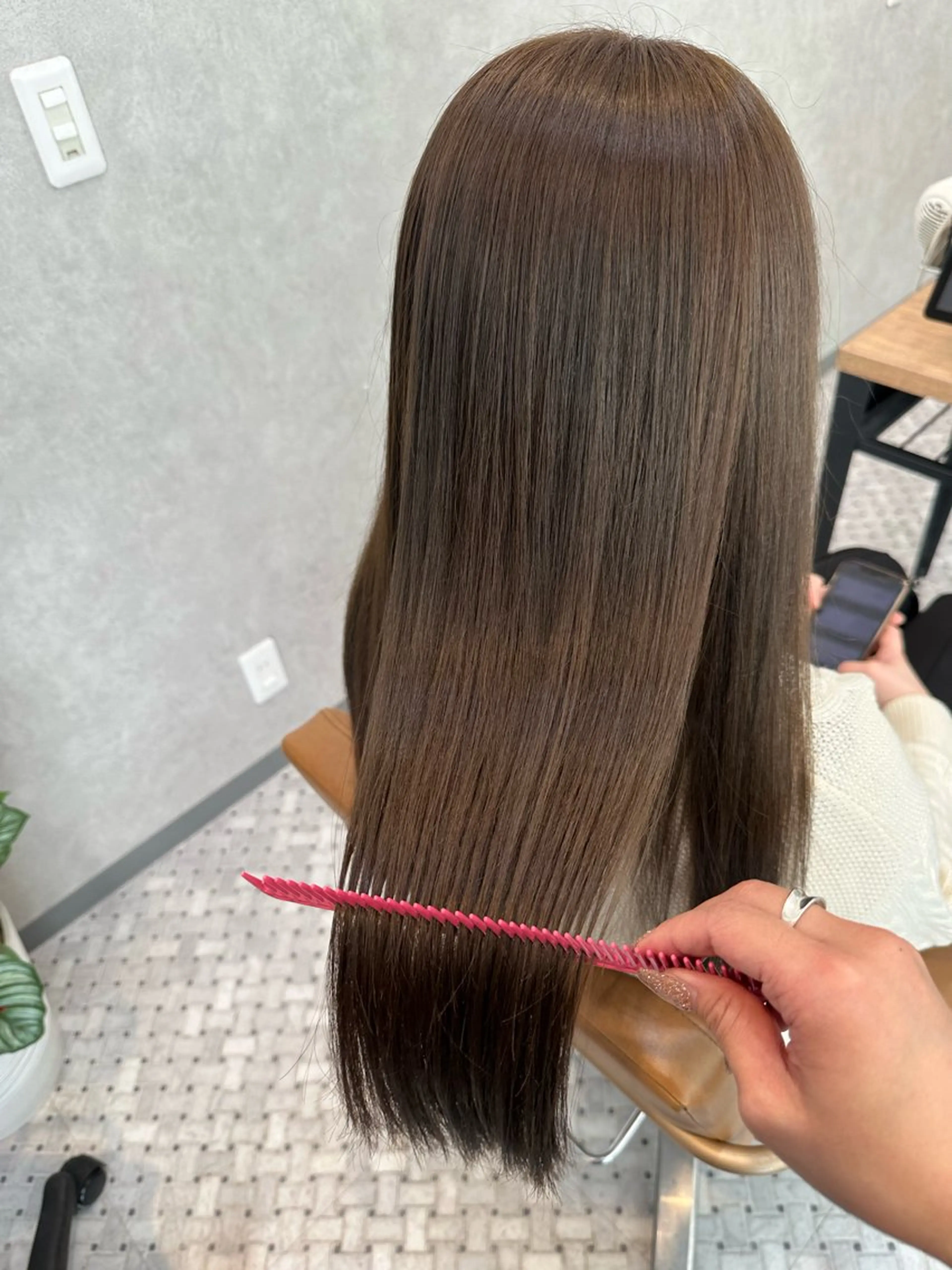 ロング カラー ヘアアレンジ ベージュカラー ブリーチ ブリーチなしカラー オリーブベージュ 髪質改善 ヘアカラー トリートメント REONA🪽✨ 日常に馴染む髪🫧のヘアスタイル