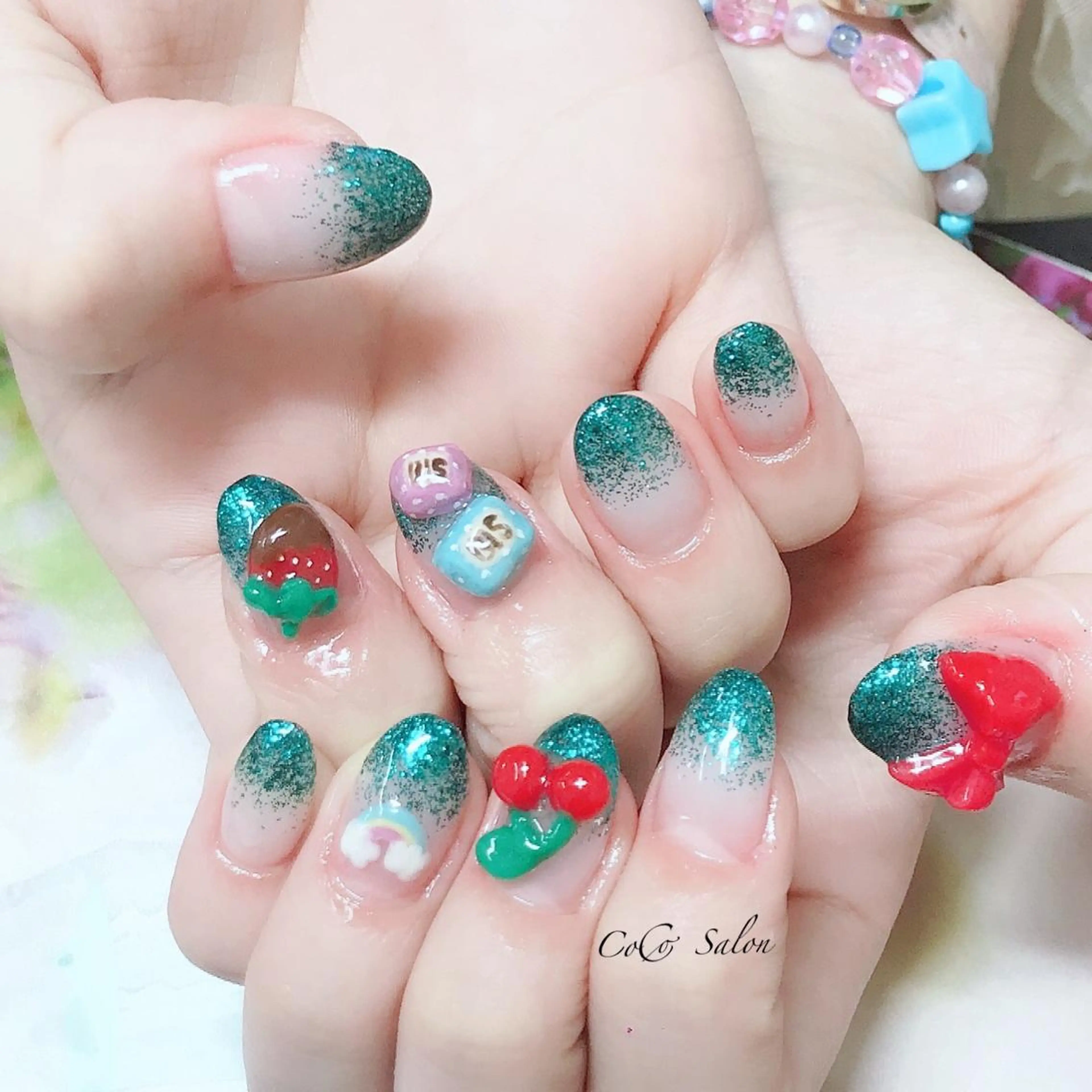 ネイル グラデーション グリーン ラメ(グリッター) ラメグラデーション CoCoSalon ネイル/まつ毛予約のネイルデザイン