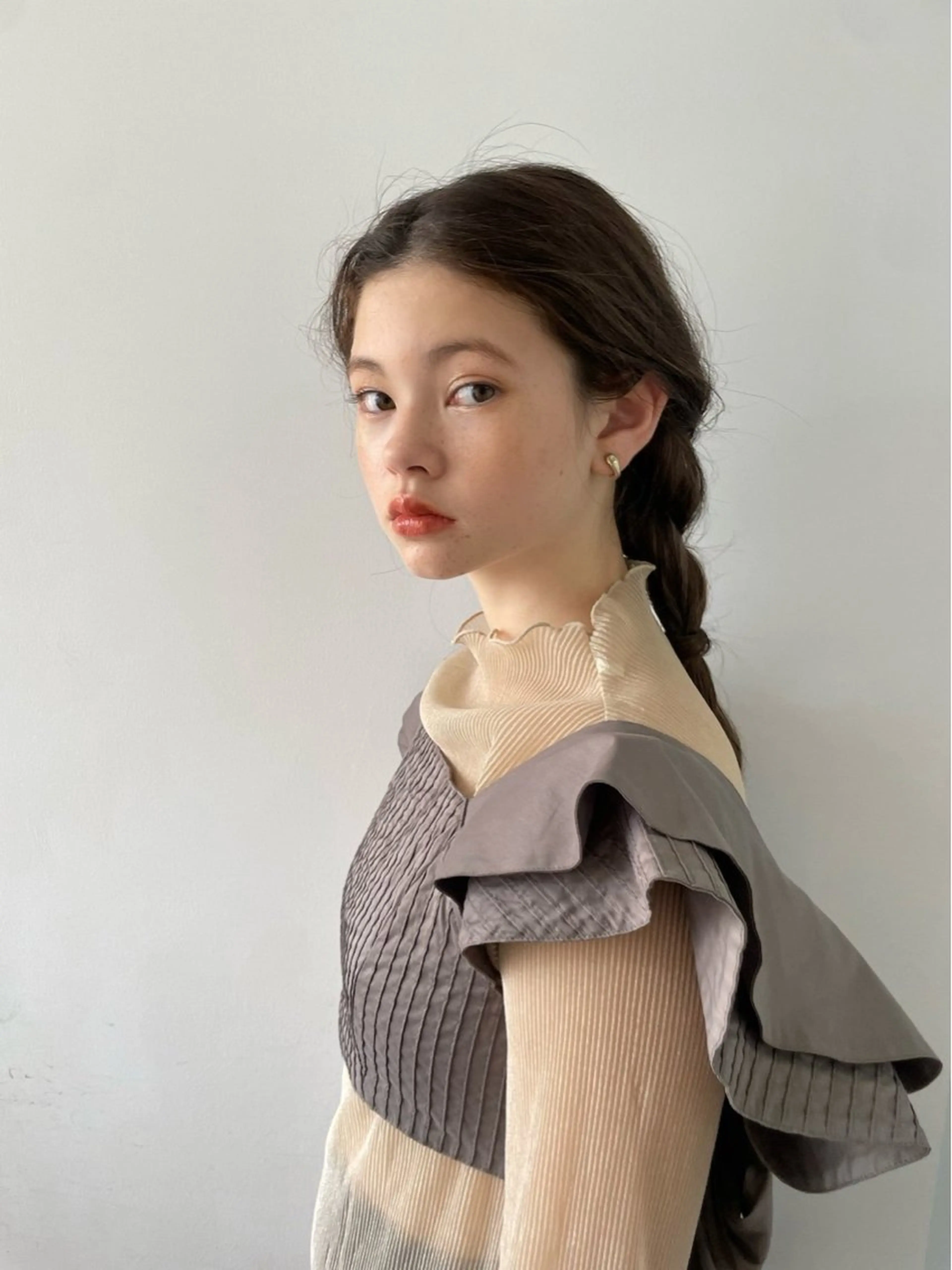 ミディアム カラー ヘアアレンジ ブリーチ ブリーチなしカラー 縮毛矯正 カット astar所属・kotono🪿 透明感カラーのヘアスタイル