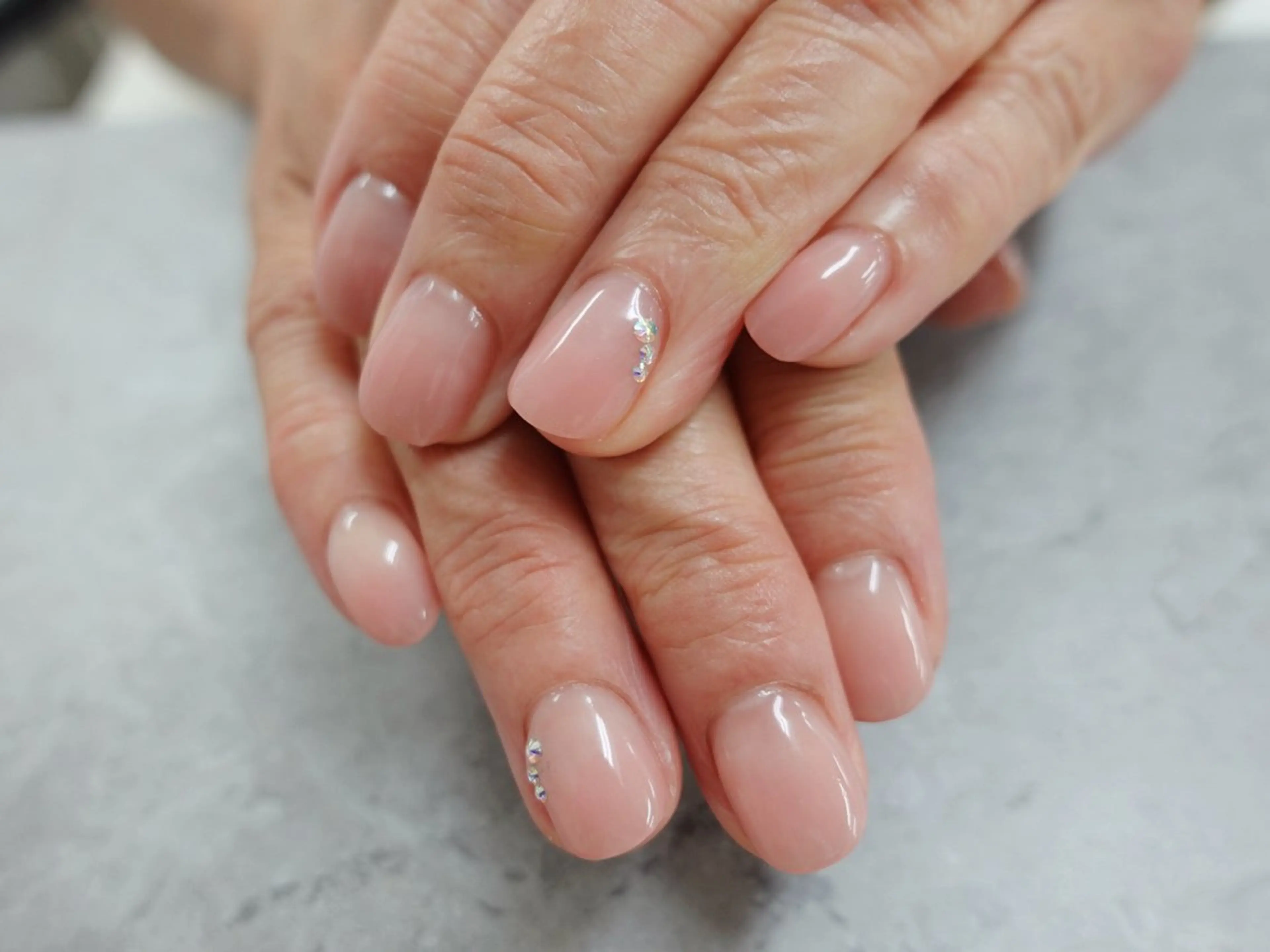 ネイル オーロラネイル グラデーション ストーンネイル ハンドネイル Nail salon Halea 原田さえのネイルデザイン