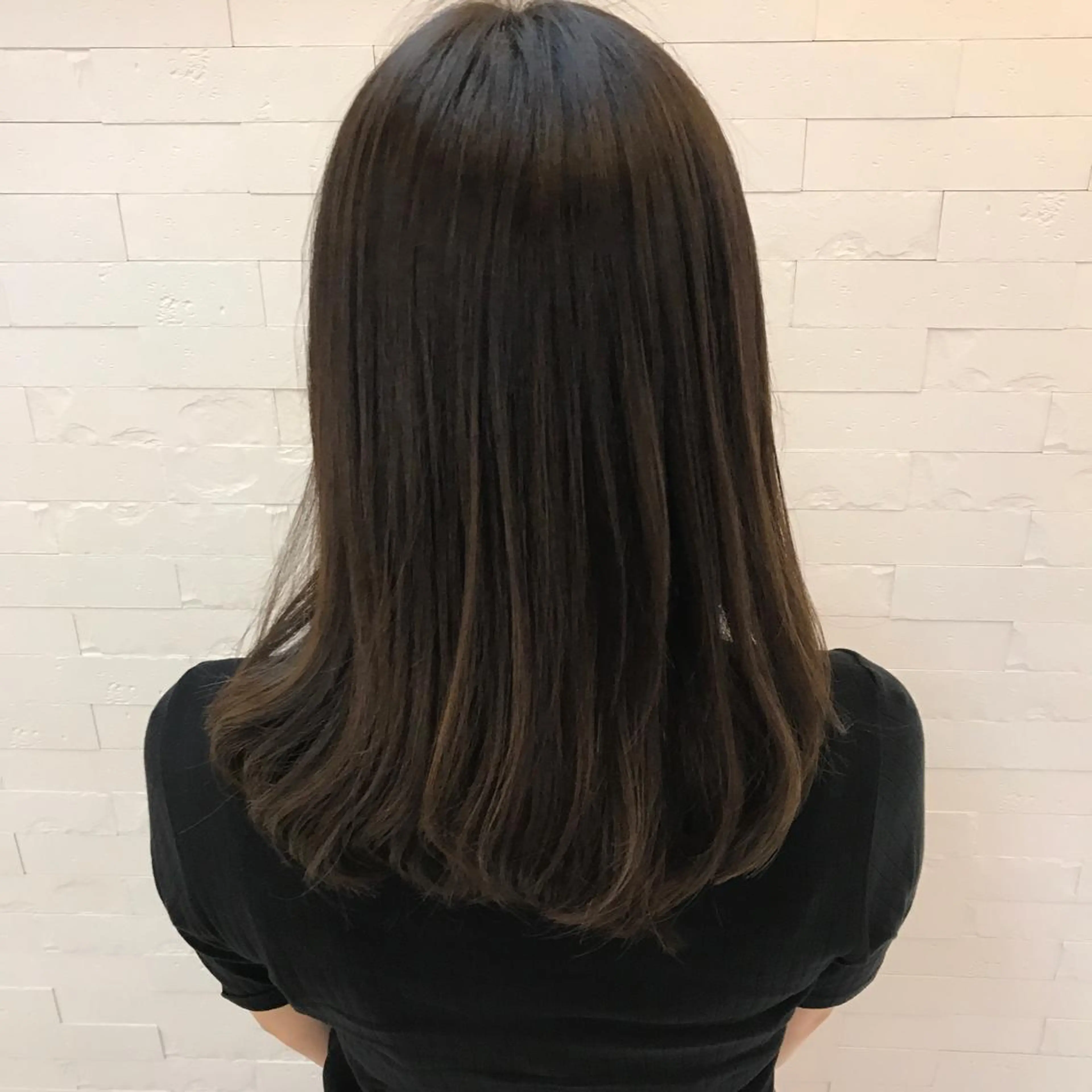 ロング カラー グレージュ ハイライト✖️ 暗髪🤎Nahoのヘアスタイル