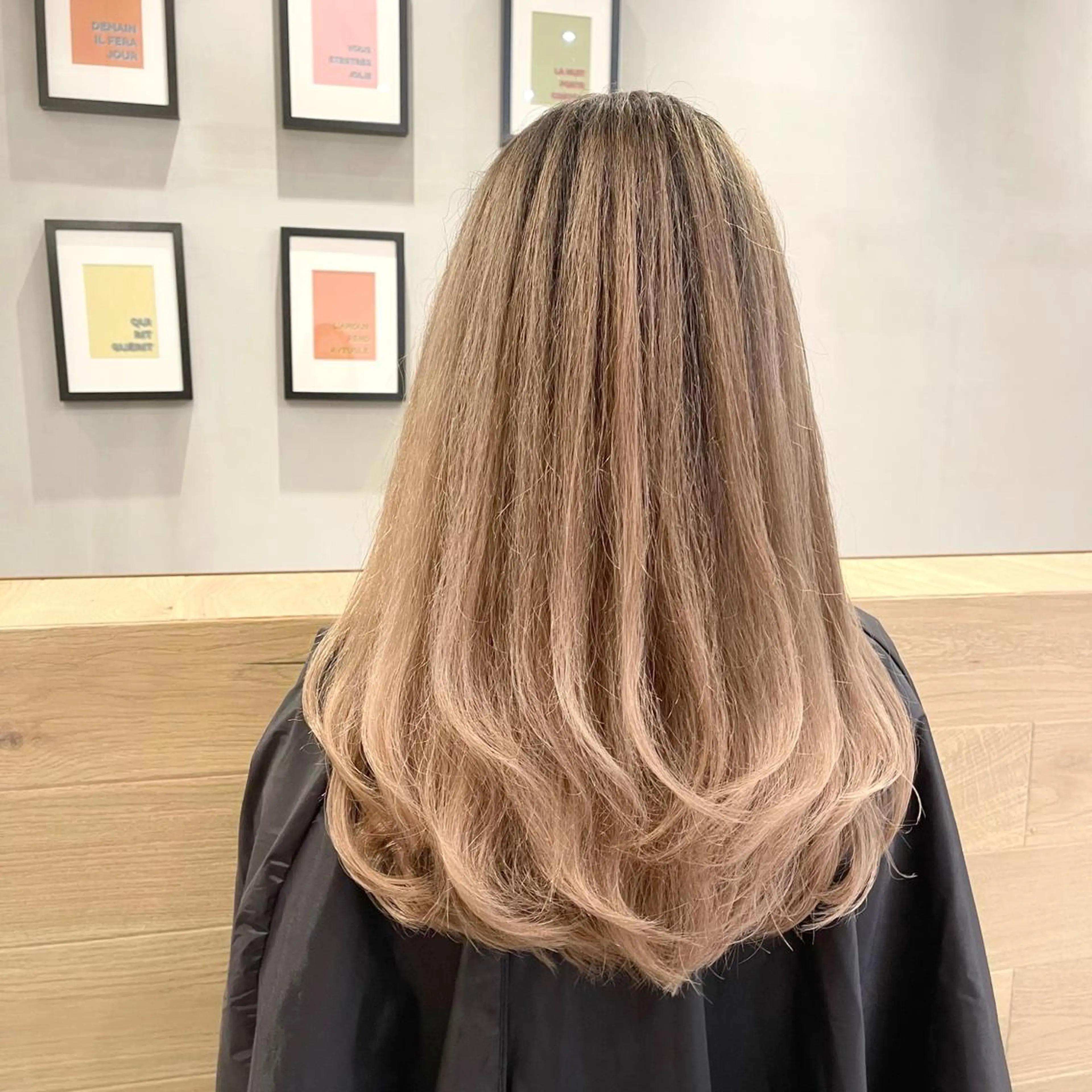 セミロング カラー ヘアアレンジ バレイヤージュ デザインカラー ハイライトカラー 外国人風カラー ハイライト アンドウ ユウ/ レイヤーカット/韓国のヘアスタイル