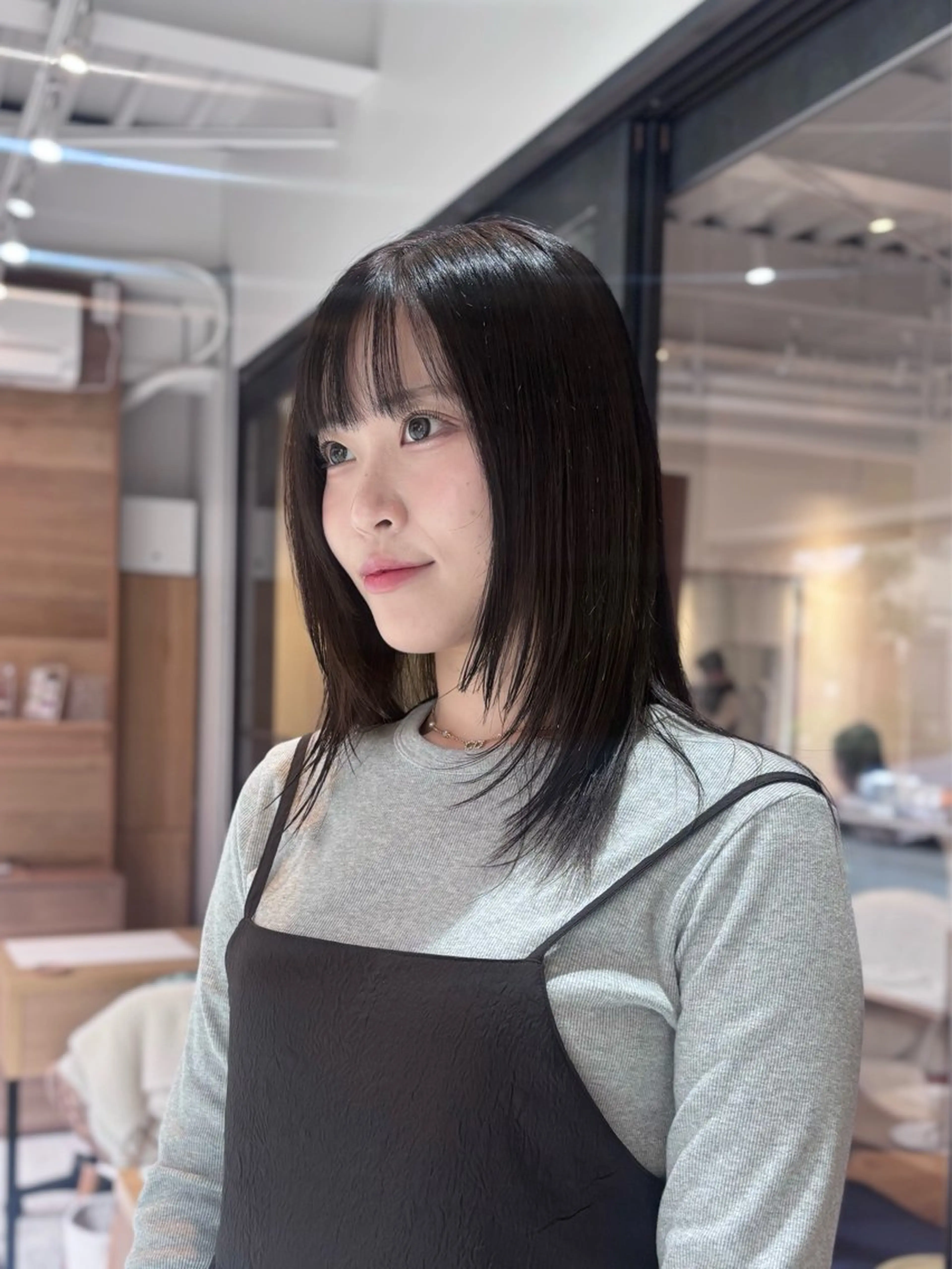 セミロング レイヤーカット 小顔カット newi京橋 yukaのヘアスタイル