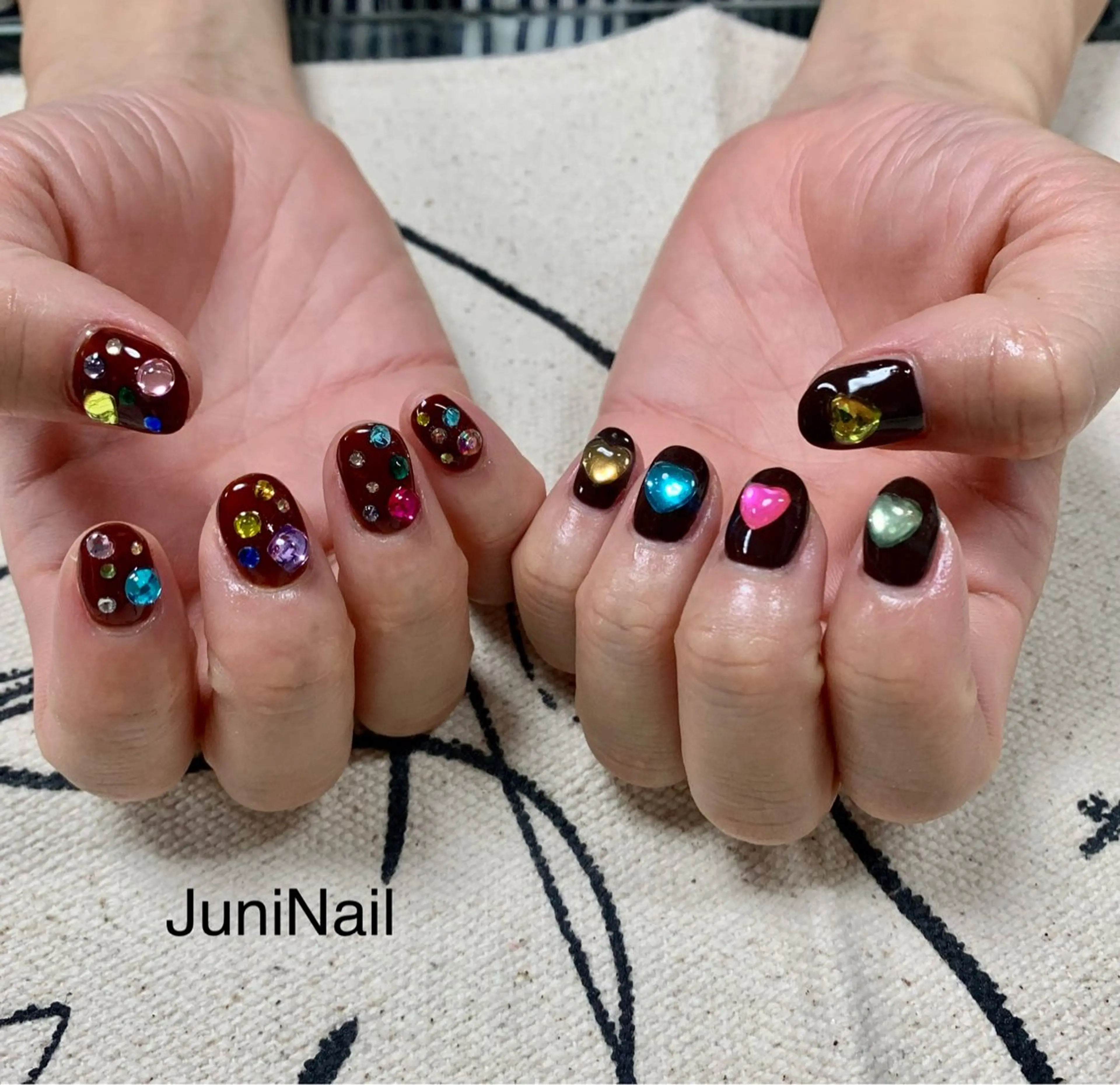 ネイル オーロラネイル フラッシュネイル 氷ネイル・うるうるネイル キラキラネイル 韓国ネイル ハンドネイル JuniNail 주니네일🇰🇷suのネイルデザイン