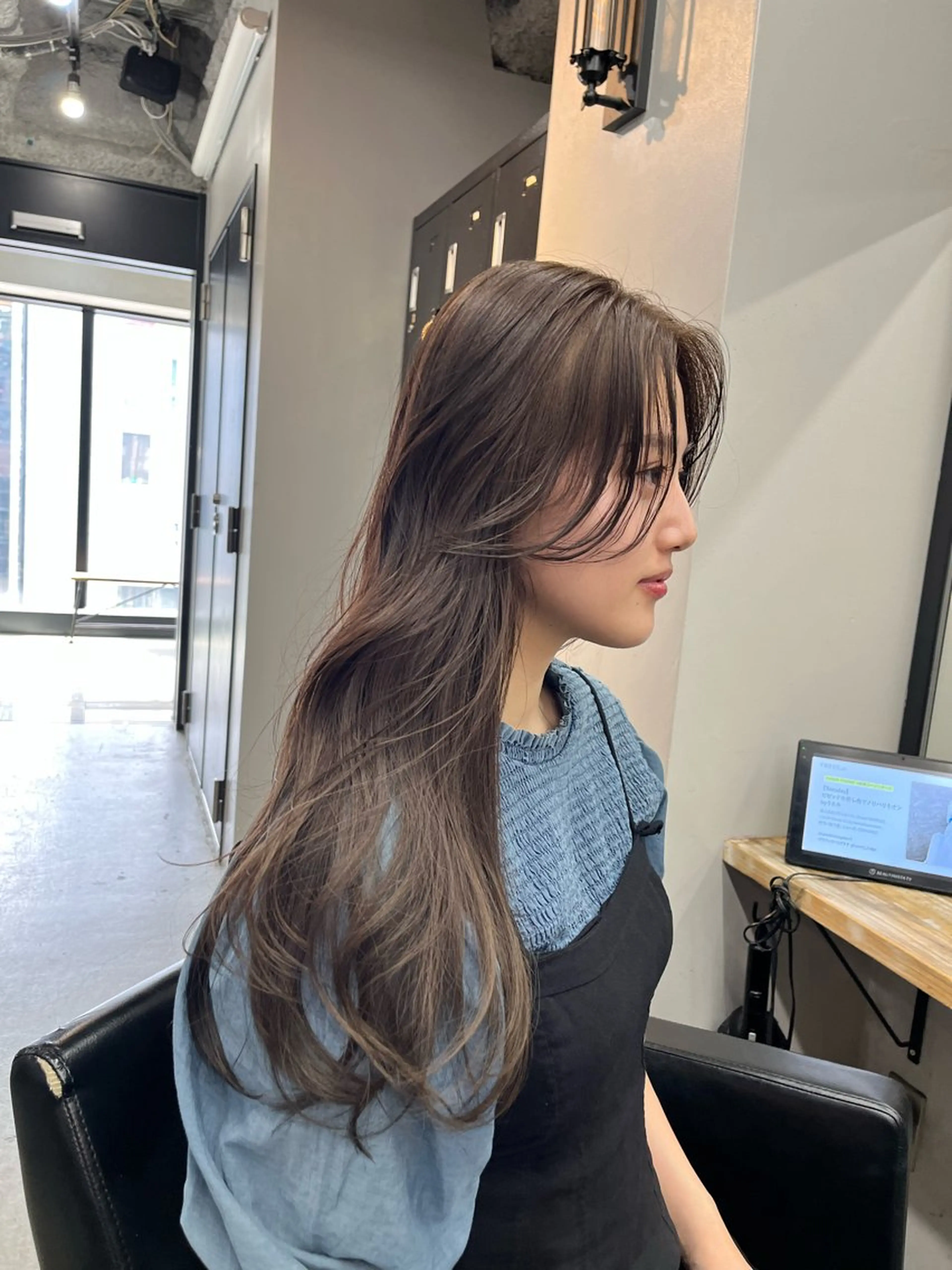 ロング カラー グレージュ 韓国風ヘア レイヤーカット カット ヘアカラー トリートメント ヘアセット 韓国ヘア🫧 KAZUTOのヘアスタイル