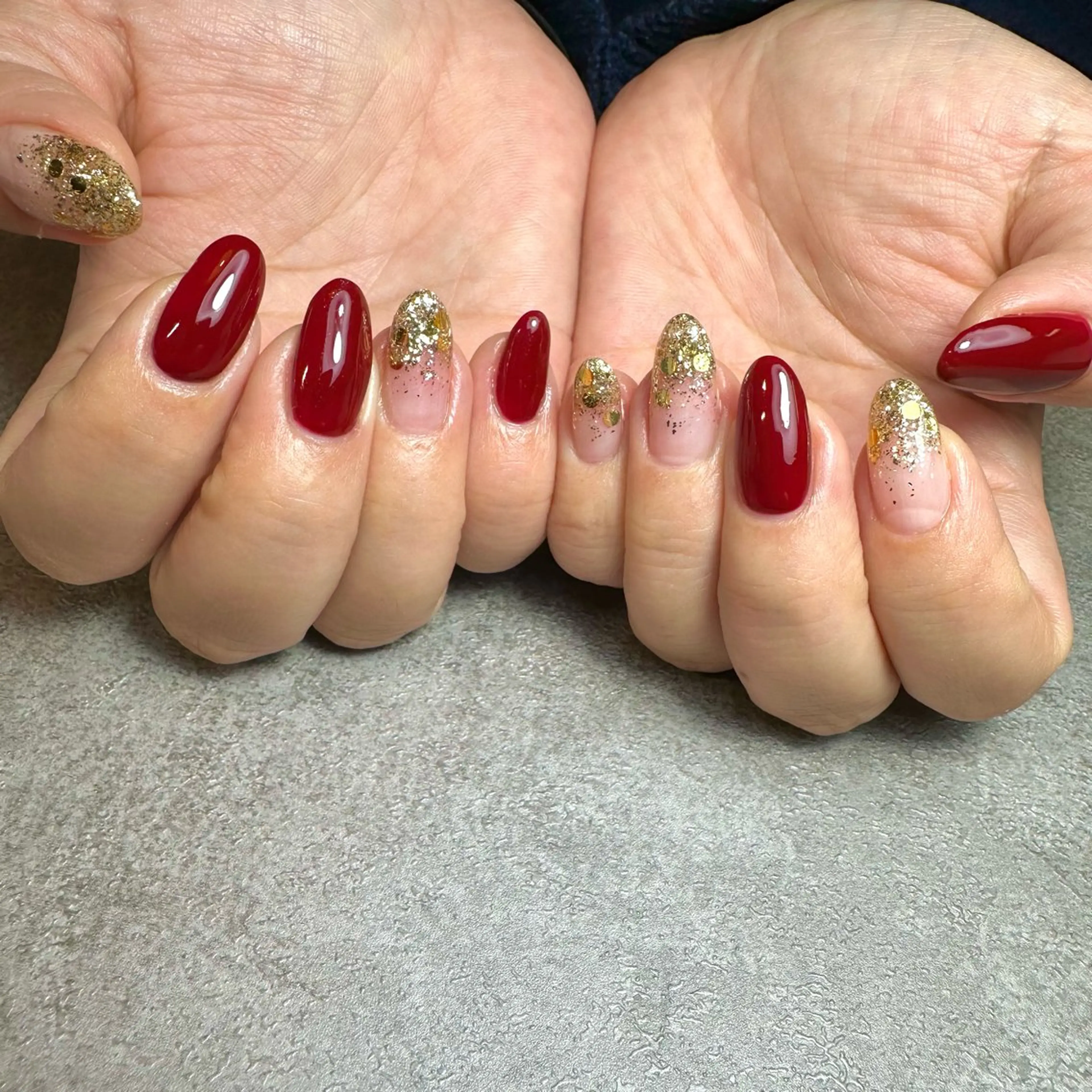 ネイル ボルドー ゴールド ラメ(グリッター) ラメグラデーション ハンドネイル フットネイル GéRanium Harukaのネイルデザイン