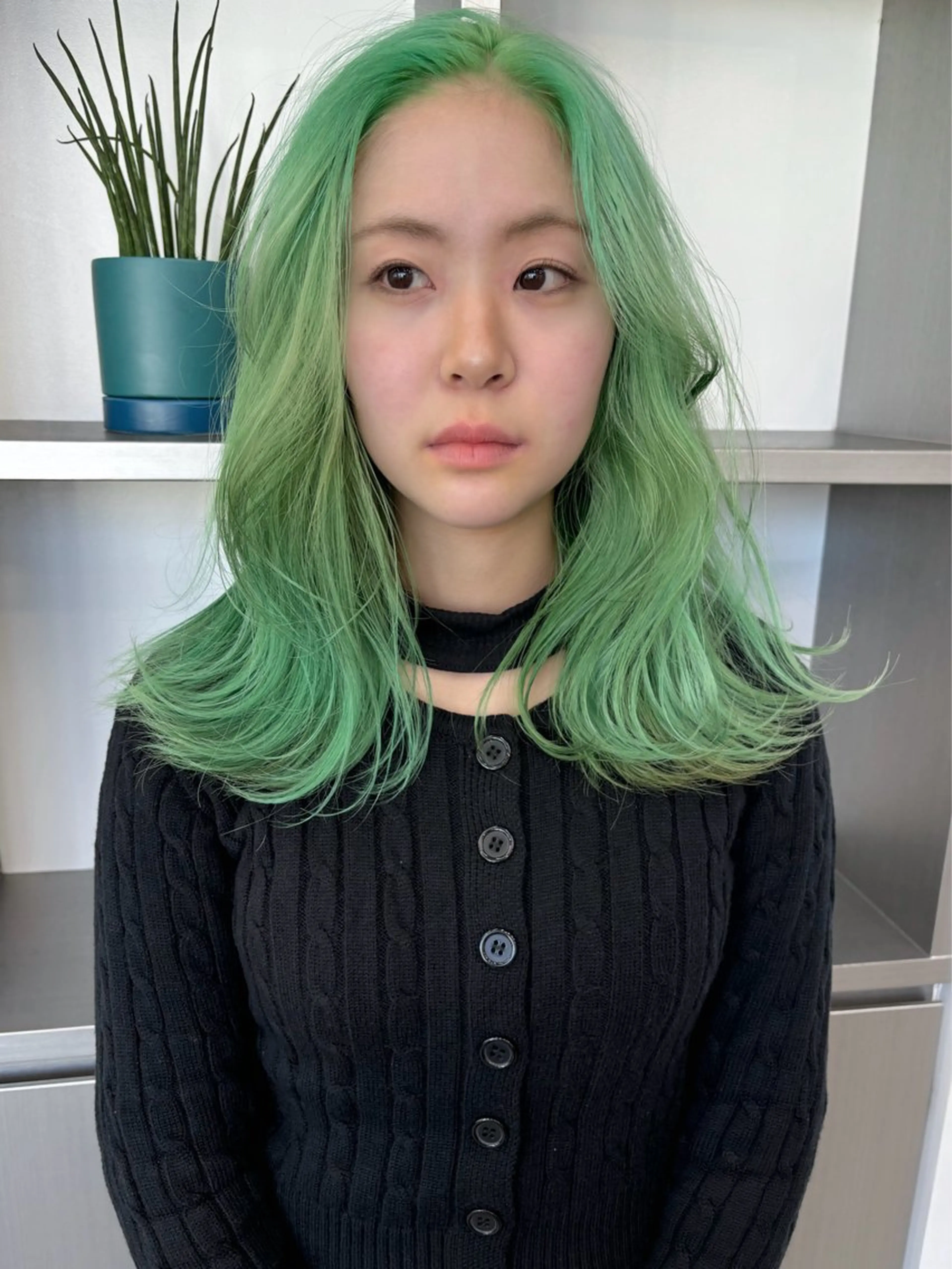 ミディアム カラー ヘアアレンジ ミント ミントグリーン ヘアカラー トリートメント 🎨ハイトーン/ 切りっぱなし みつきのヘアスタイル