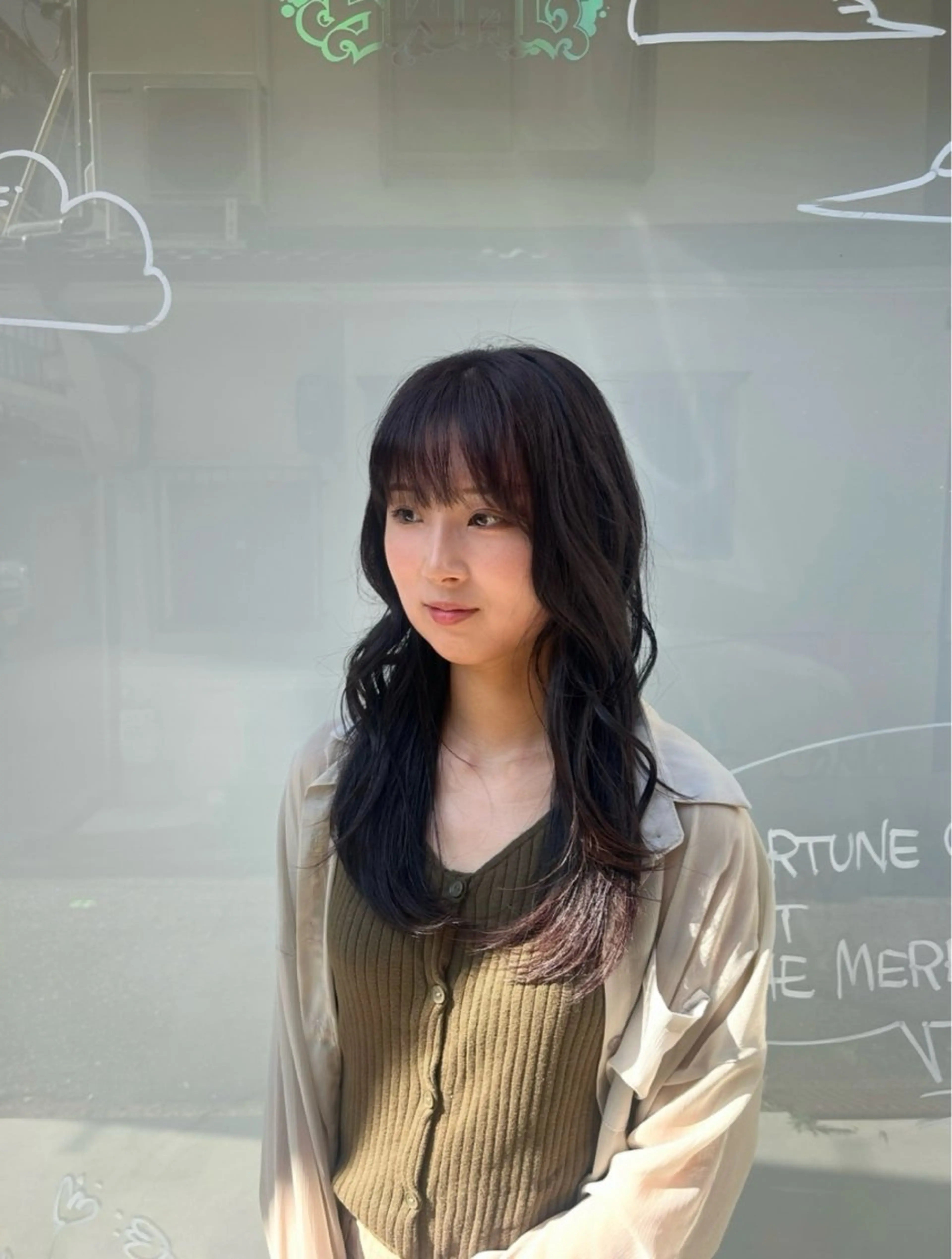 セミロング カラー パーマ ヘアアレンジ メンズ ブラウンカラー ヘアカラー 秦 桃花のヘアスタイル