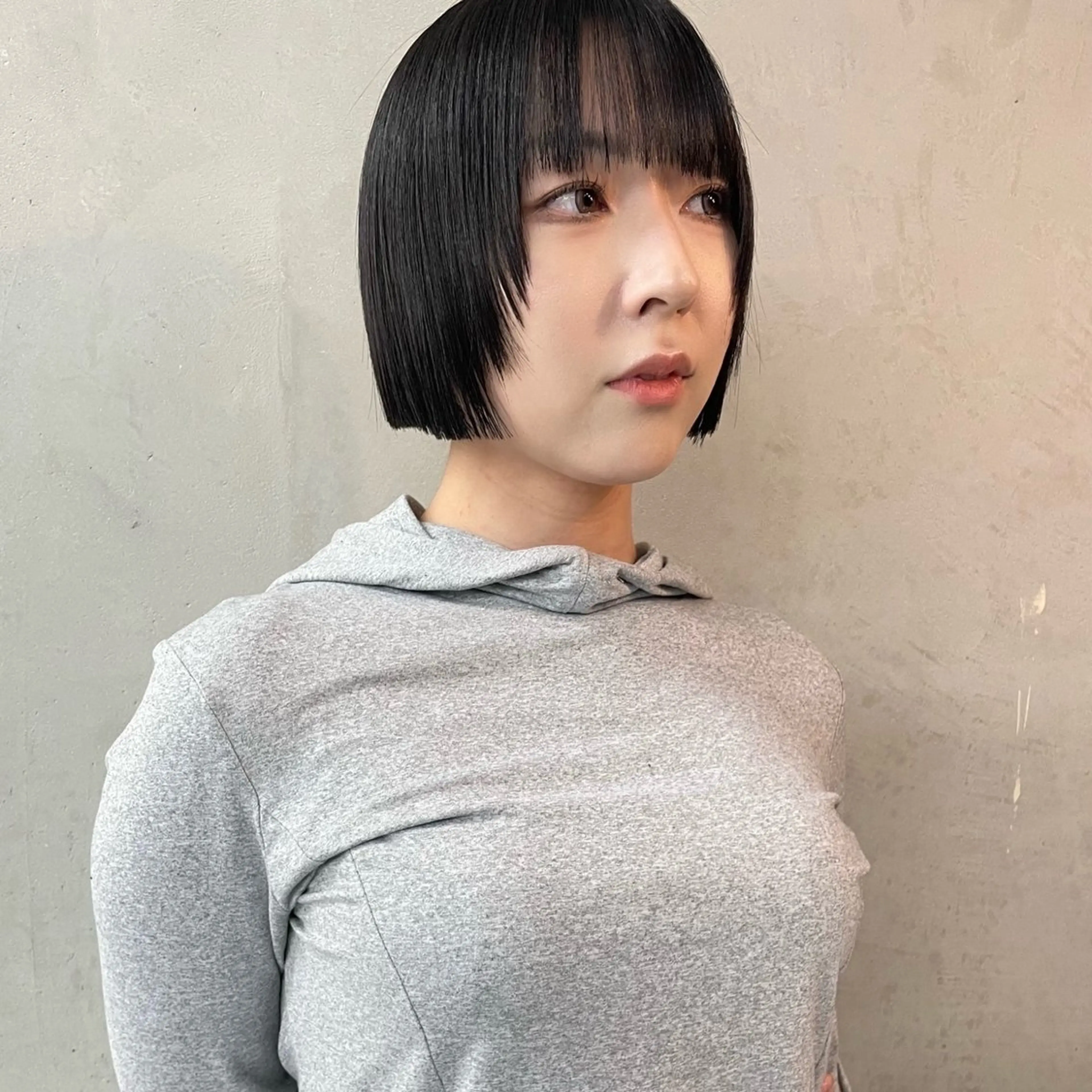 ショート 切りっぱなしボブ ボブ 顔まわりレイヤー レイヤーカット 縮毛矯正 韓国レイヤー/暖色 カラー/KOTONEのヘアスタイル