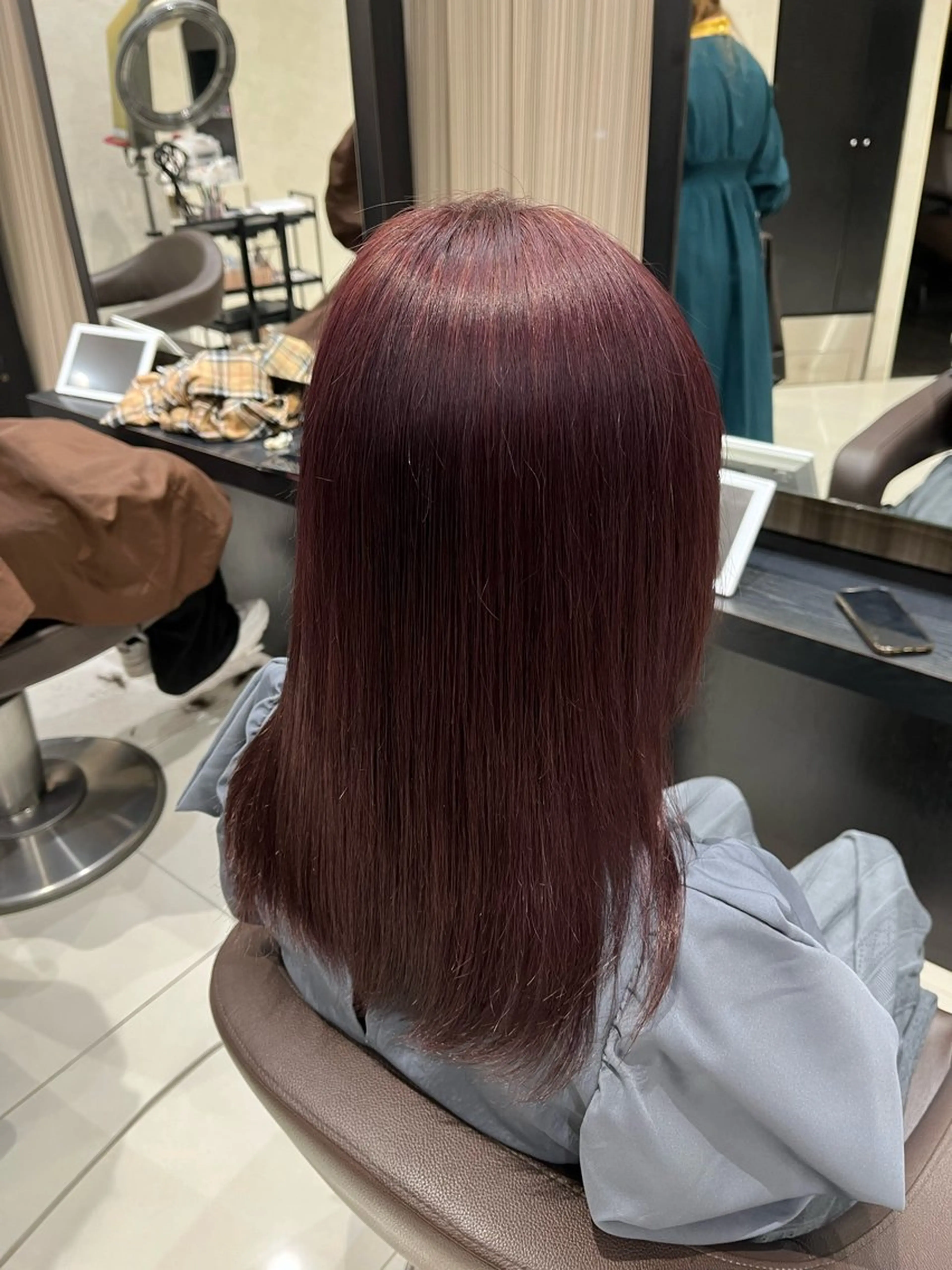 ミディアム 安坂 雪音のヘアスタイル